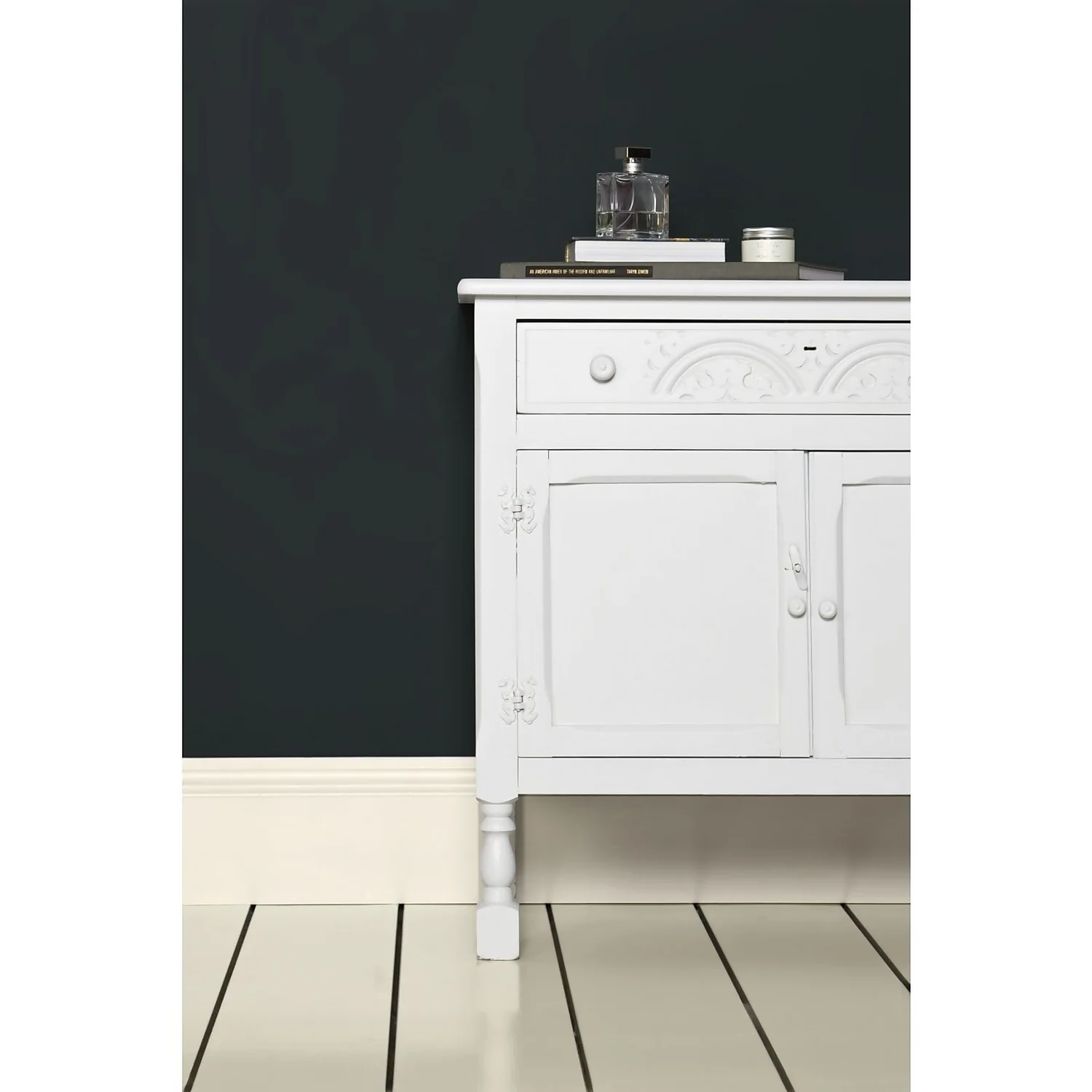 Farrow & Ball Estate Eggshell Paint No.1 Lime White - 2.5L 4 Farrow & Ball Estate Eggshell Paint No.1 Lime White - 2.5L - Image 2