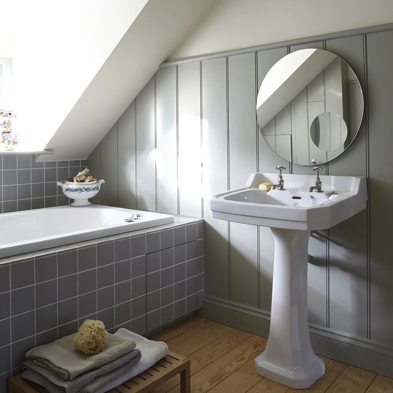 Farrow & Ball Estate Eggshell Paint Blue Gray - 750ml 4 Farrow & Ball Estate Eggshell Paint Blue Gray - 750ml - Image 2