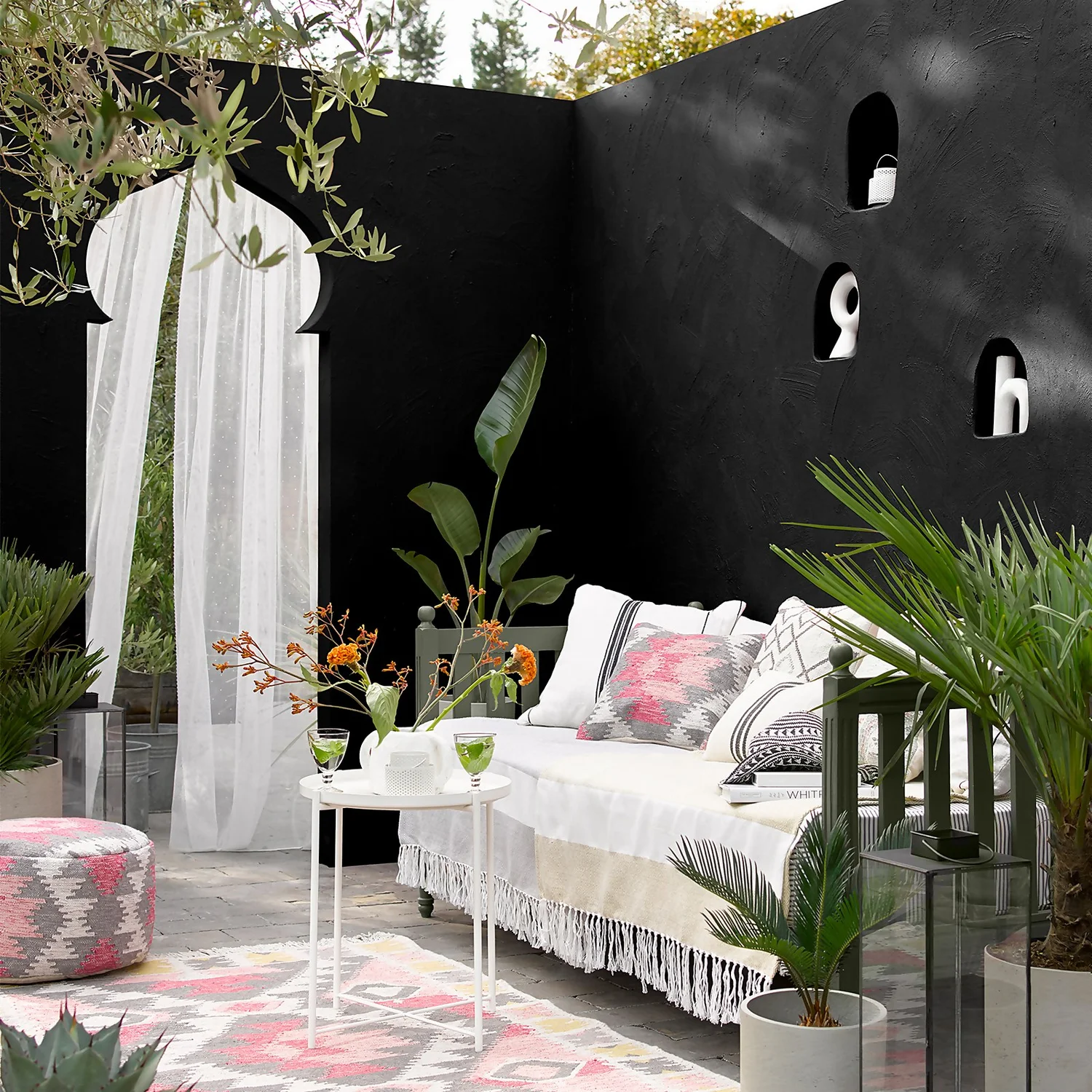 Sandtex® Ultra Smooth Masonry Paint Black - 1L 5 Sandtex® Ultra Smooth Masonry Paint Black - 1L - Image 3