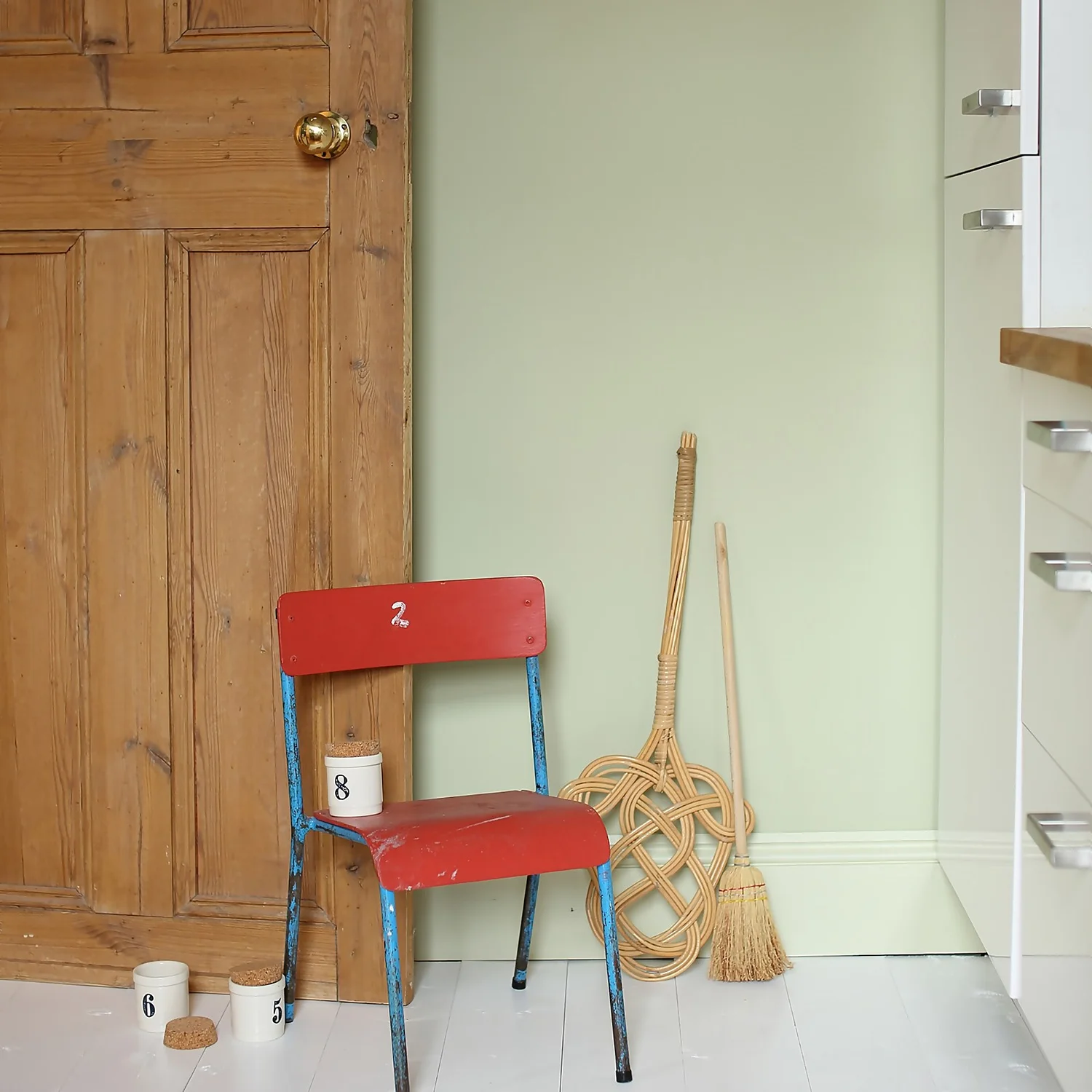 Farrow & Ball Estate Eggshell Cooking Apple Green - 2.5L 4 Farrow & Ball Estate Eggshell Cooking Apple Green - 2.5L - Image 2