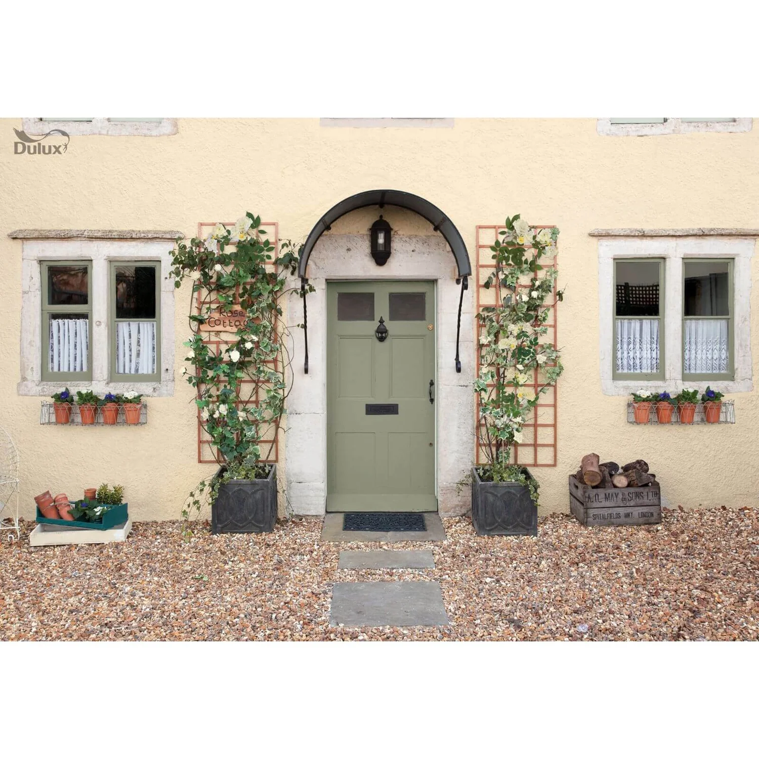 Dulux Weathershield Exterior Quick Dry Satin Paint Green Glade - 750ml 4 Dulux Weathershield Exterior Quick Dry Satin Paint Green Glade - 750ml - Image 2