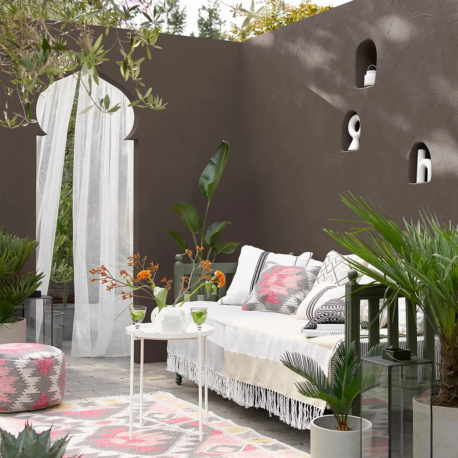 Sandtex® Ultra Smooth Masonry Paint Bitter Chocolate - 1L 5 Sandtex® Ultra Smooth Masonry Paint Bitter Chocolate - 1L - Image 3