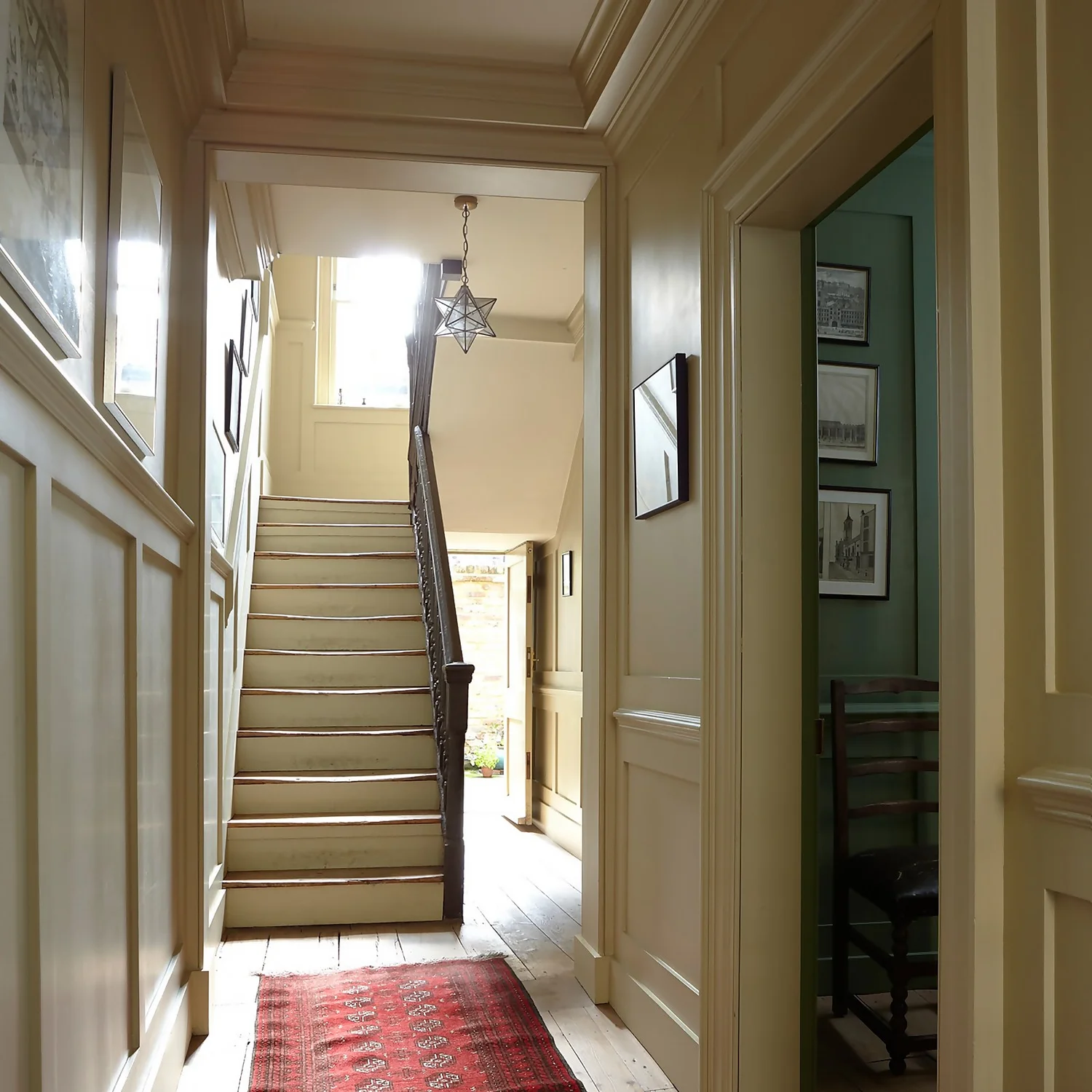 Farrow & Ball Estate Eggshell Paint New White - 2.5L 4 Farrow & Ball Estate Eggshell Paint New White - 2.5L - Image 2