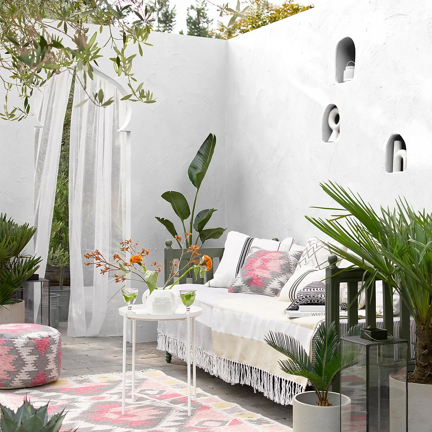 Sandtex® Ultra Smooth Masonry Paint Pure Brilliant White - 5L 5 Sandtex® Ultra Smooth Masonry Paint Pure Brilliant White - 5L - Image 3