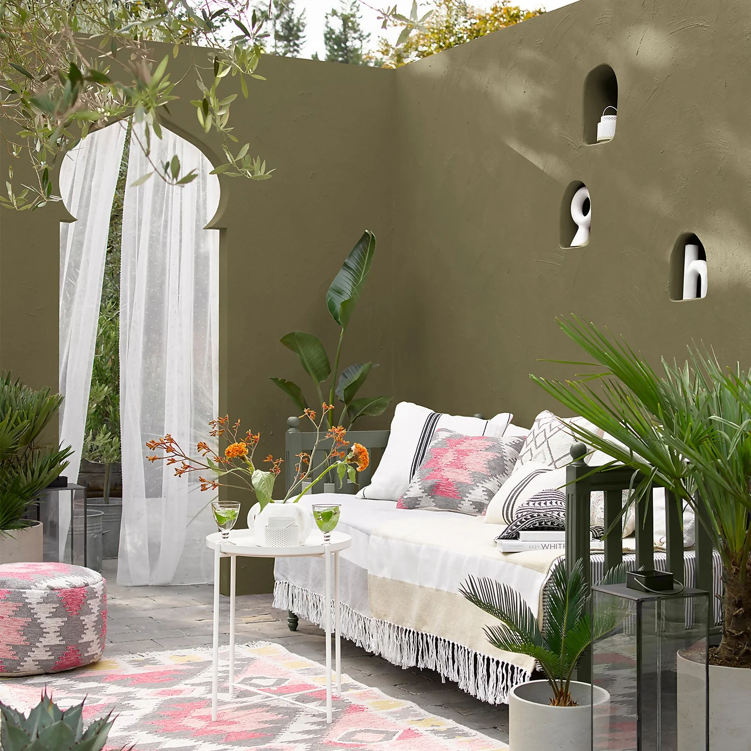 Sandtex® Ultra Smooth Masonry Paint Olive - 5L 5 Sandtex® Ultra Smooth Masonry Paint Olive - 5L - Image 3