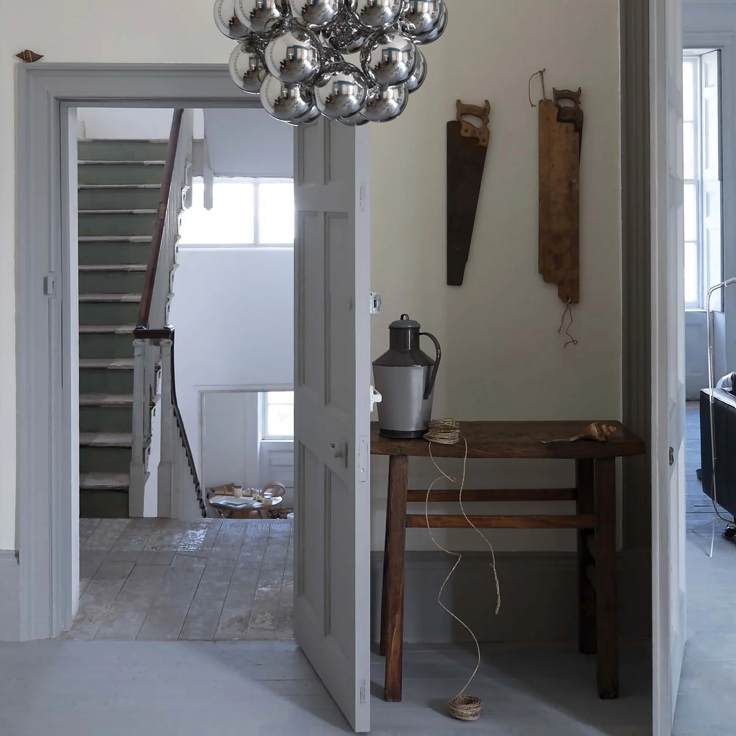 Farrow & Ball Full Gloss Paint Shadow White - 2.5L 6 Farrow & Ball Full Gloss Paint Shadow White - 2.5L - Image 4