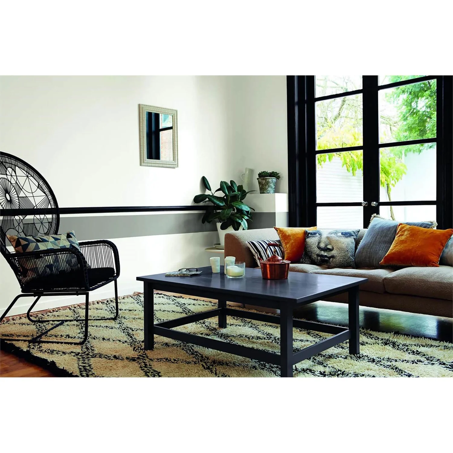 Dulux Silk Emulsion Paint White Mist - 2.5L 10 Dulux Silk Emulsion Paint White Mist - 2.5L - Image 8