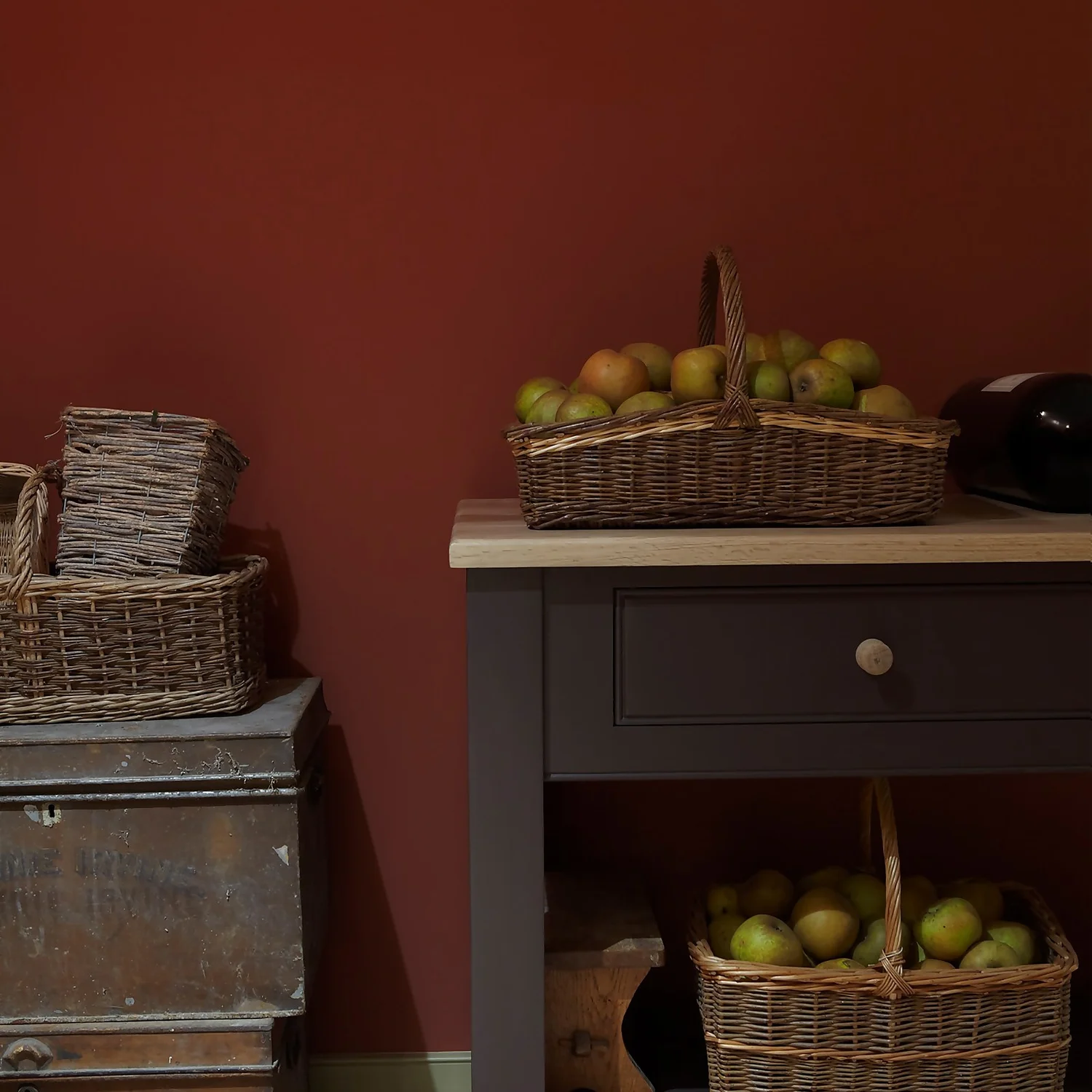 Farrow & Ball Estate Eggshell Picture Gallery Red - 2.5L 4 Farrow & Ball Estate Eggshell Picture Gallery Red - 2.5L - Image 2