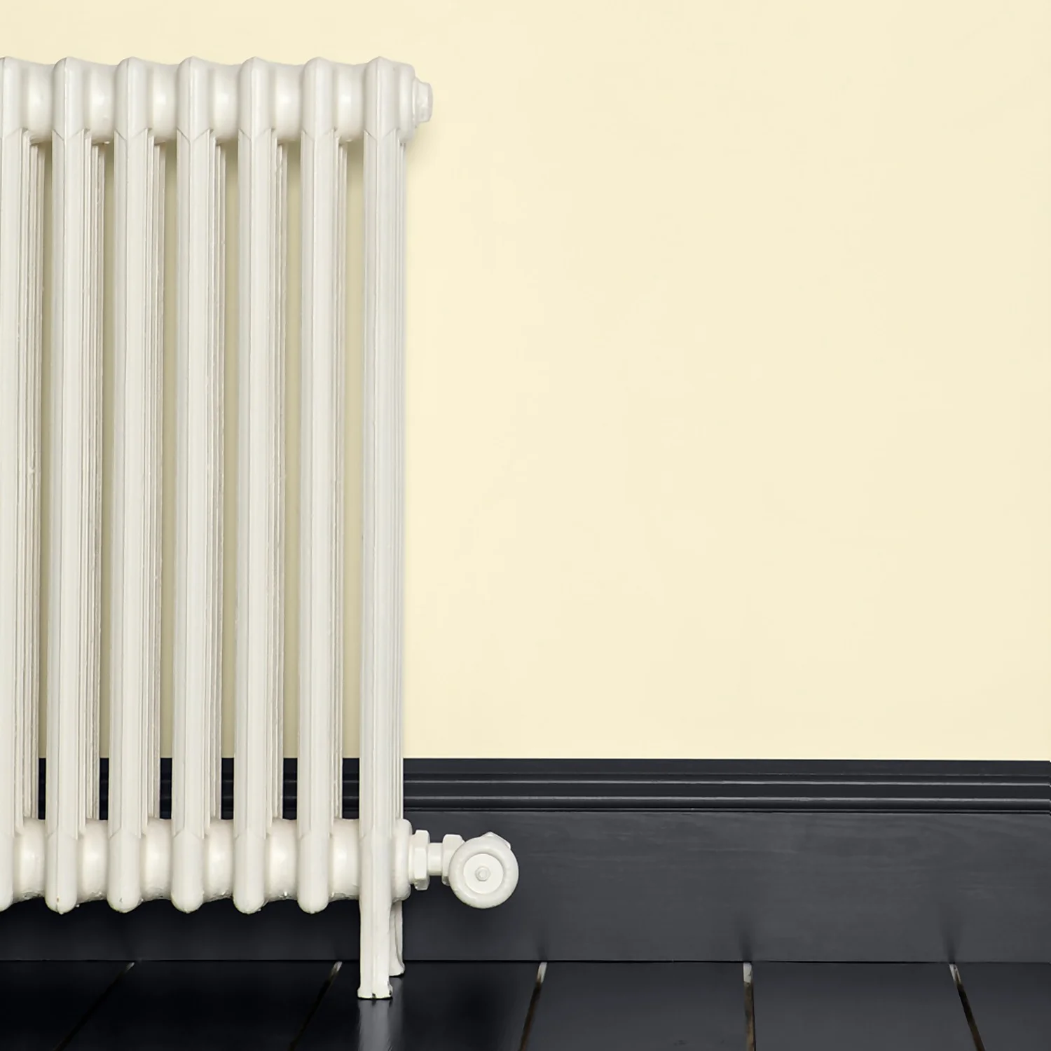 Farrow & Ball Estate Matt Emulsion Paint Tallow - 2.5L 4 Farrow & Ball Estate Matt Emulsion Paint Tallow - 2.5L - Image 2