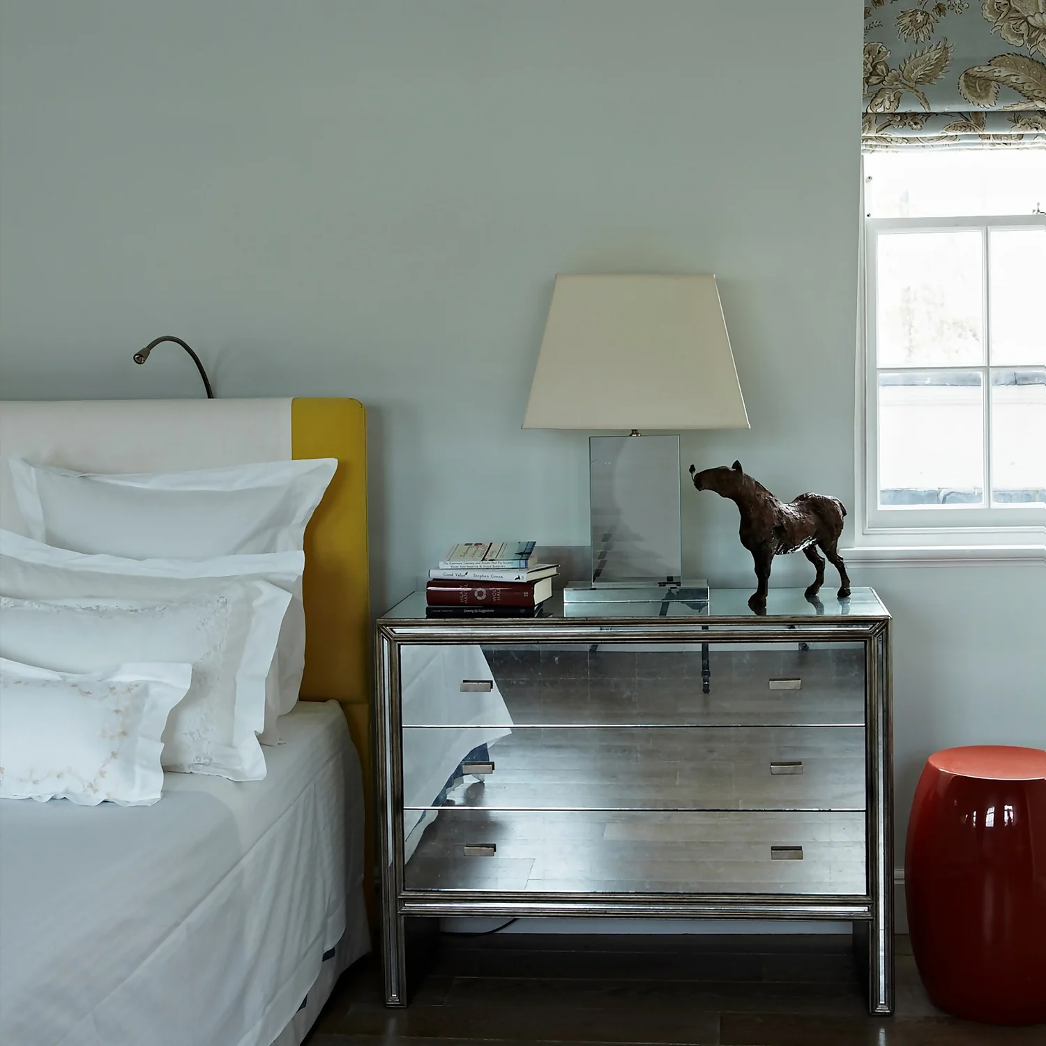 Farrow & Ball Estate Eggshell Paint Cabbage White - 750ml 4 Farrow & Ball Estate Eggshell Paint Cabbage White - 750ml - Image 2