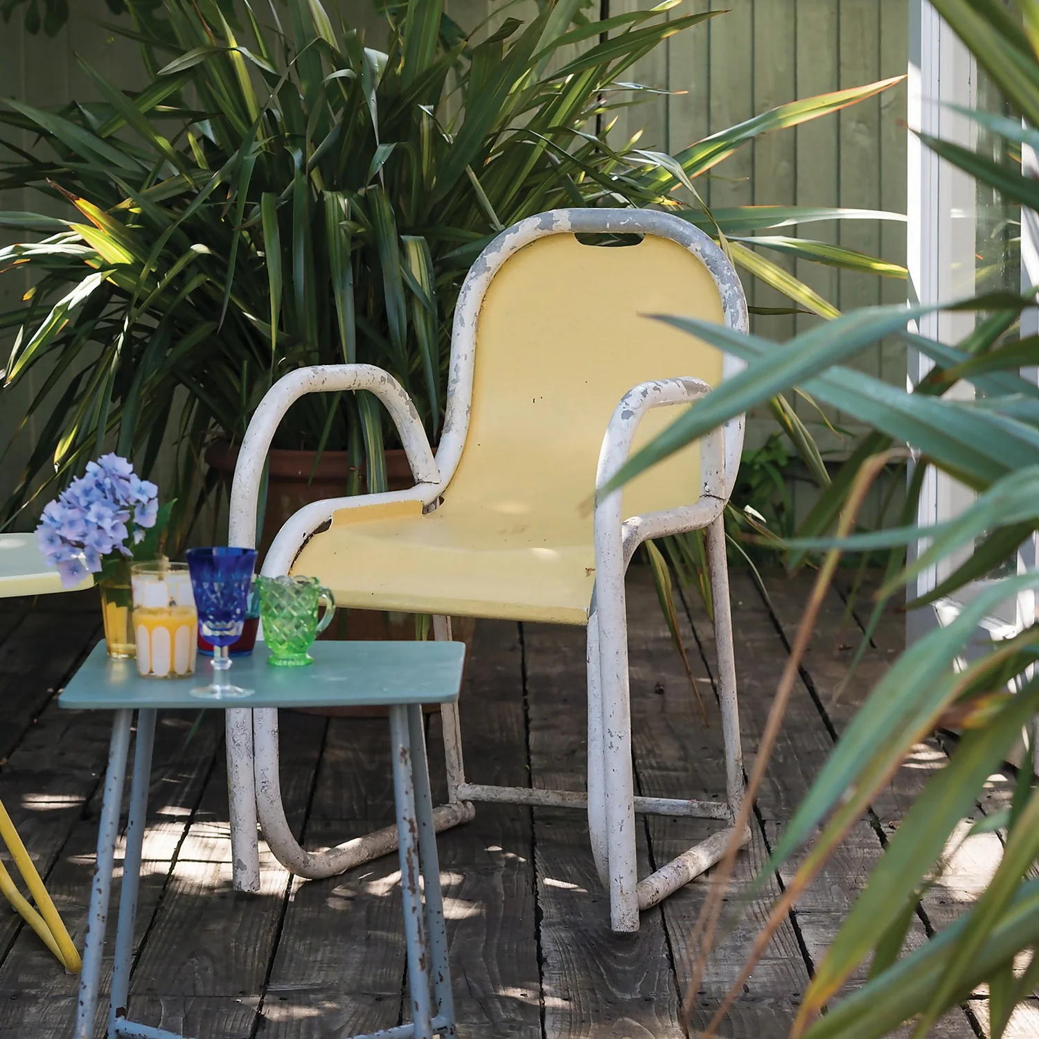 Farrow & Ball Exterior Eggshell Dayroom Yellow - 2.5L 4 Farrow & Ball Exterior Eggshell Dayroom Yellow - 2.5L - Image 2