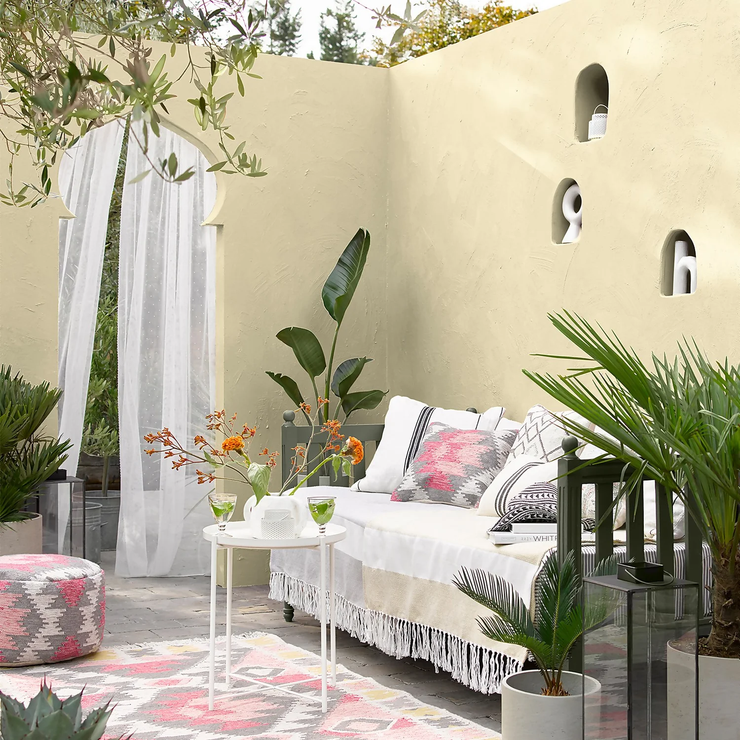 Sandtex® Textured Masonry Paint Cornish Cream - 5L 5 Sandtex® Textured Masonry Paint Cornish Cream - 5L - Image 3