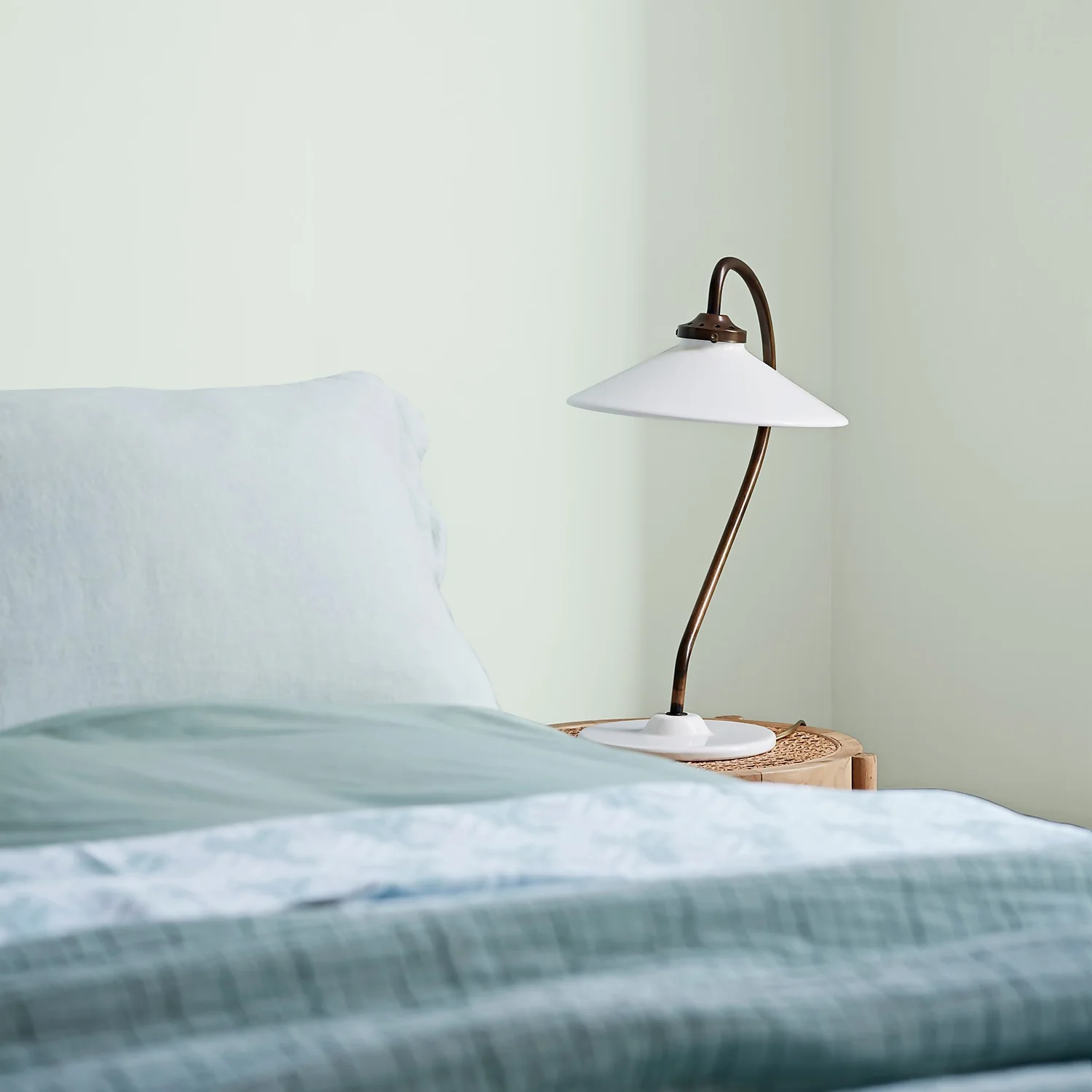 Crown Breatheasy Matt Standard Emulsion Paint Botanical Extract - 2.5L 5 Crown Breatheasy Matt Standard Emulsion Paint Botanical Extract - 2.5L - Image 3