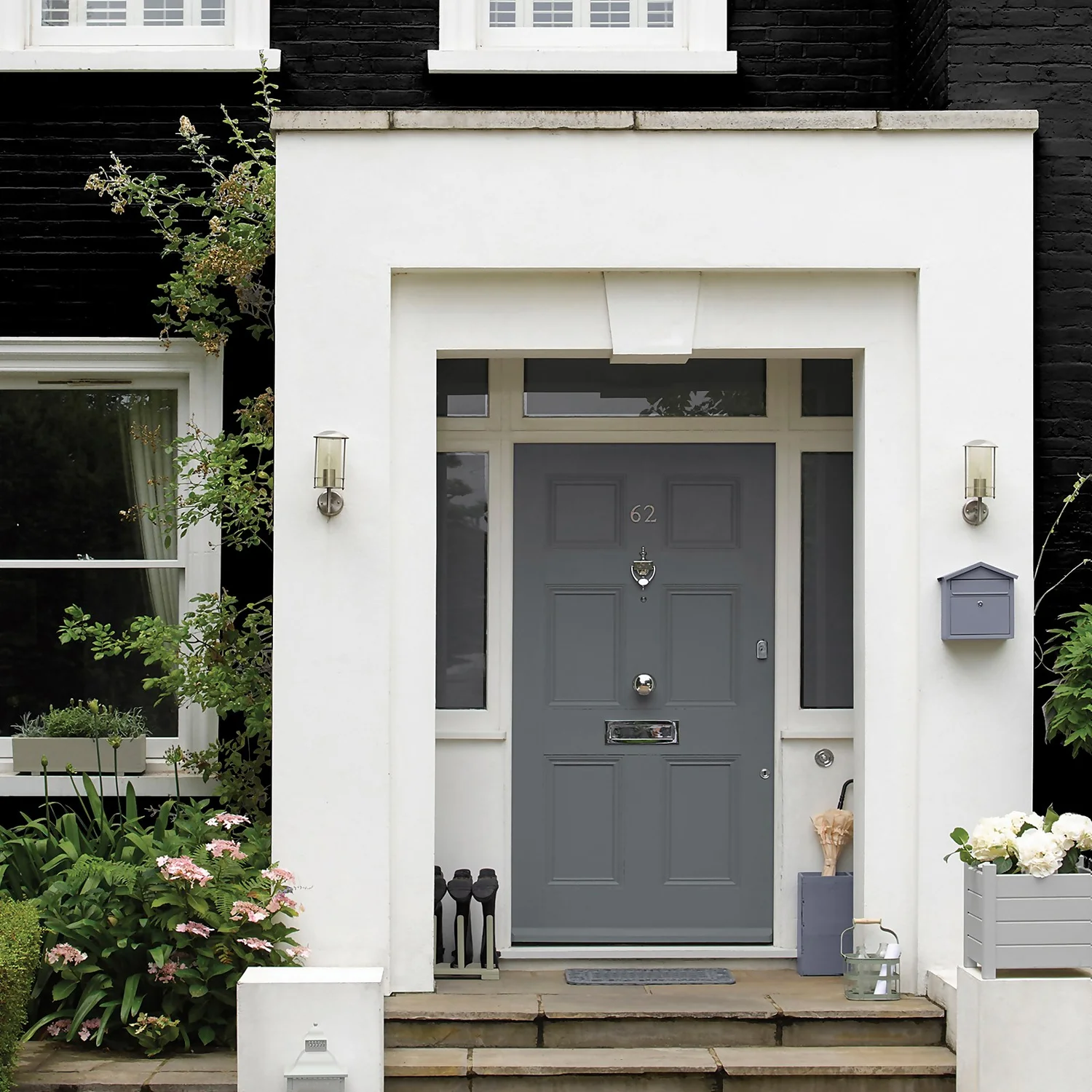 Sandtex® Ultra Smooth Masonry Paint Black - 5L 7 Sandtex® Ultra Smooth Masonry Paint Black - 5L - Image 5