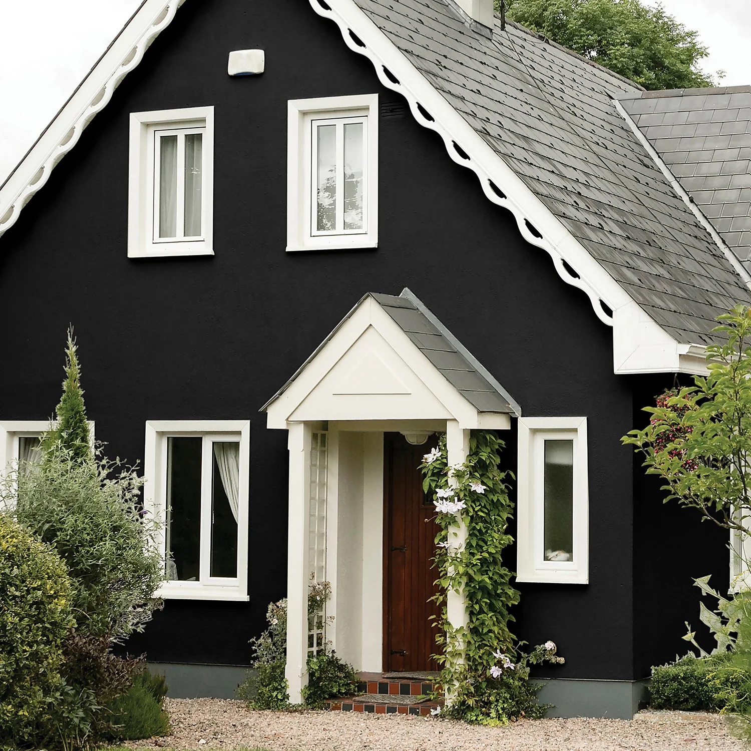 Sandtex® Ultra Smooth Masonry Paint Black - 5L 4 Sandtex® Ultra Smooth Masonry Paint Black - 5L - Image 2