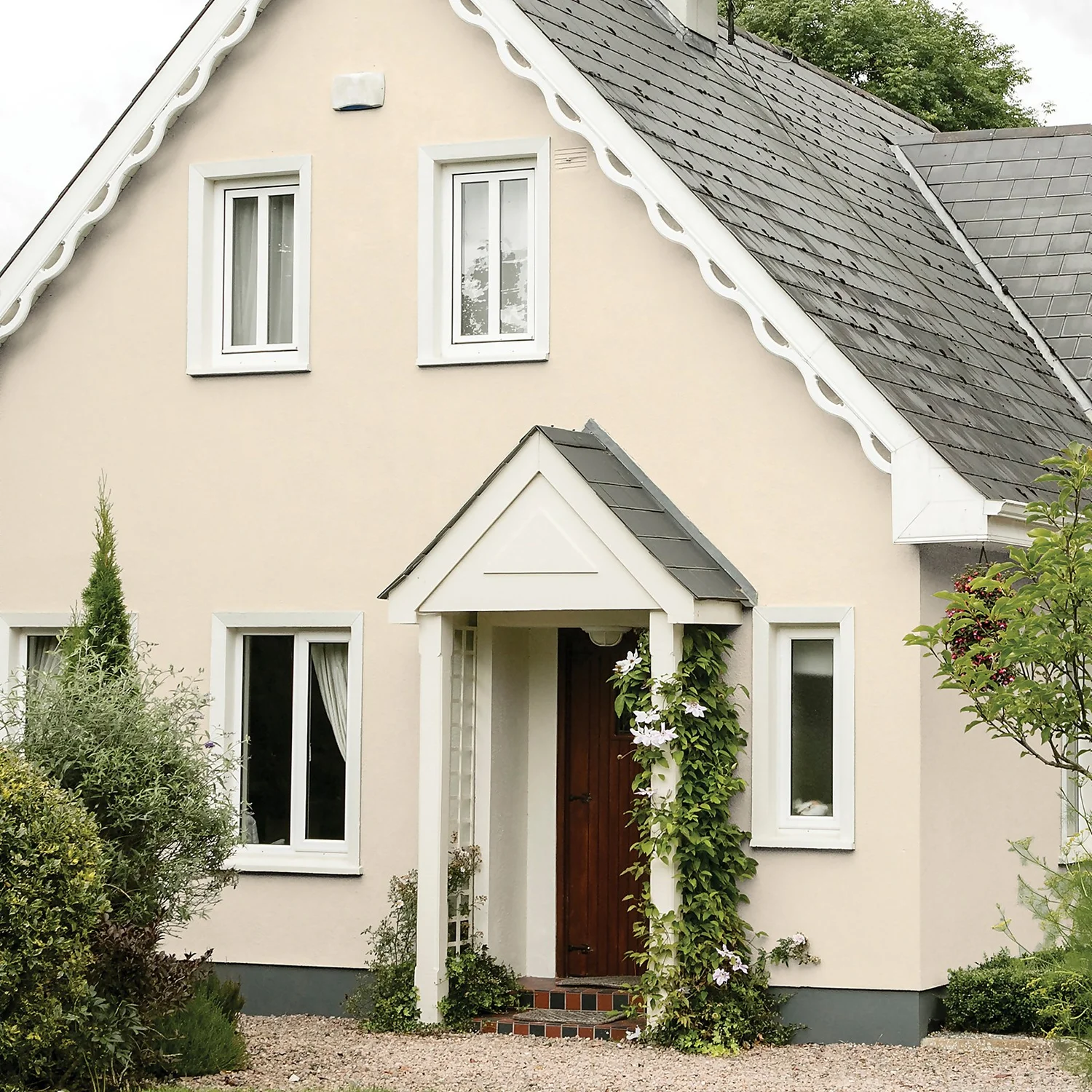 Sandtex® Ultra Smooth Masonry Paint Magnolia - 10L 4 Sandtex® Ultra Smooth Masonry Paint Magnolia - 10L - Image 2