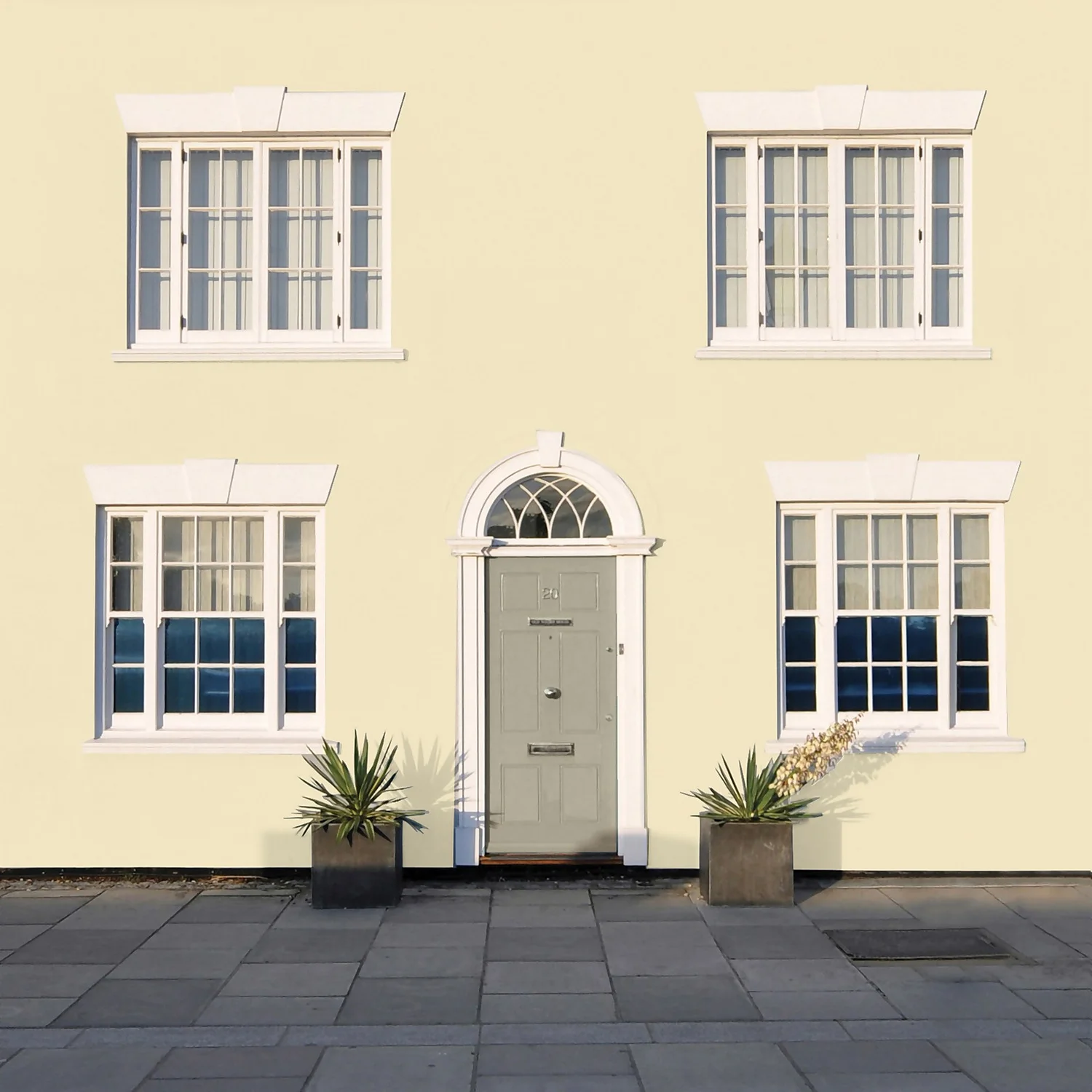 Sandtex® Ultra Smooth Masonry Paint Cornish Cream - 5L 8 Sandtex® Ultra Smooth Masonry Paint Cornish Cream - 5L - Image 6