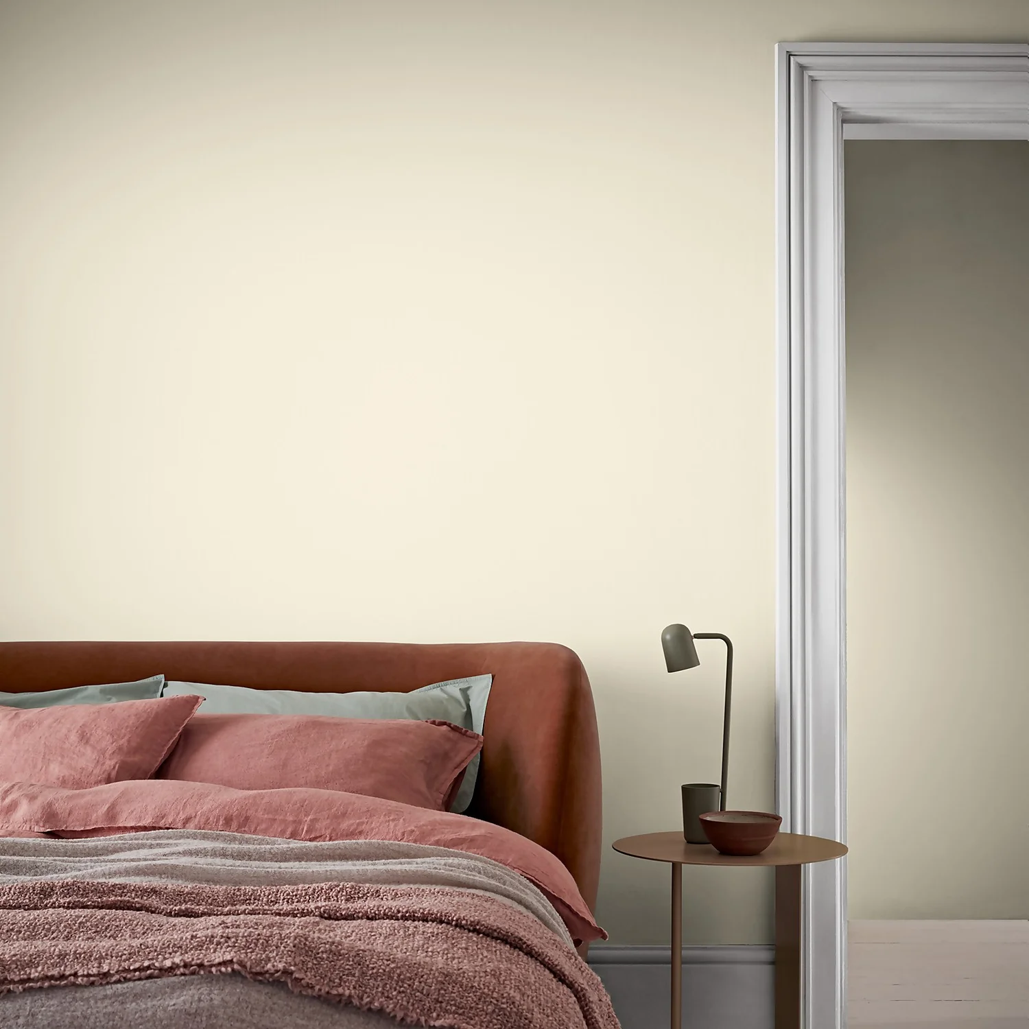 Crown Walls & Ceilings Matt Emulsion Paint Soft Linen - 2.5L 4 Crown Walls & Ceilings Matt Emulsion Paint Soft Linen - 2.5L - Image 2