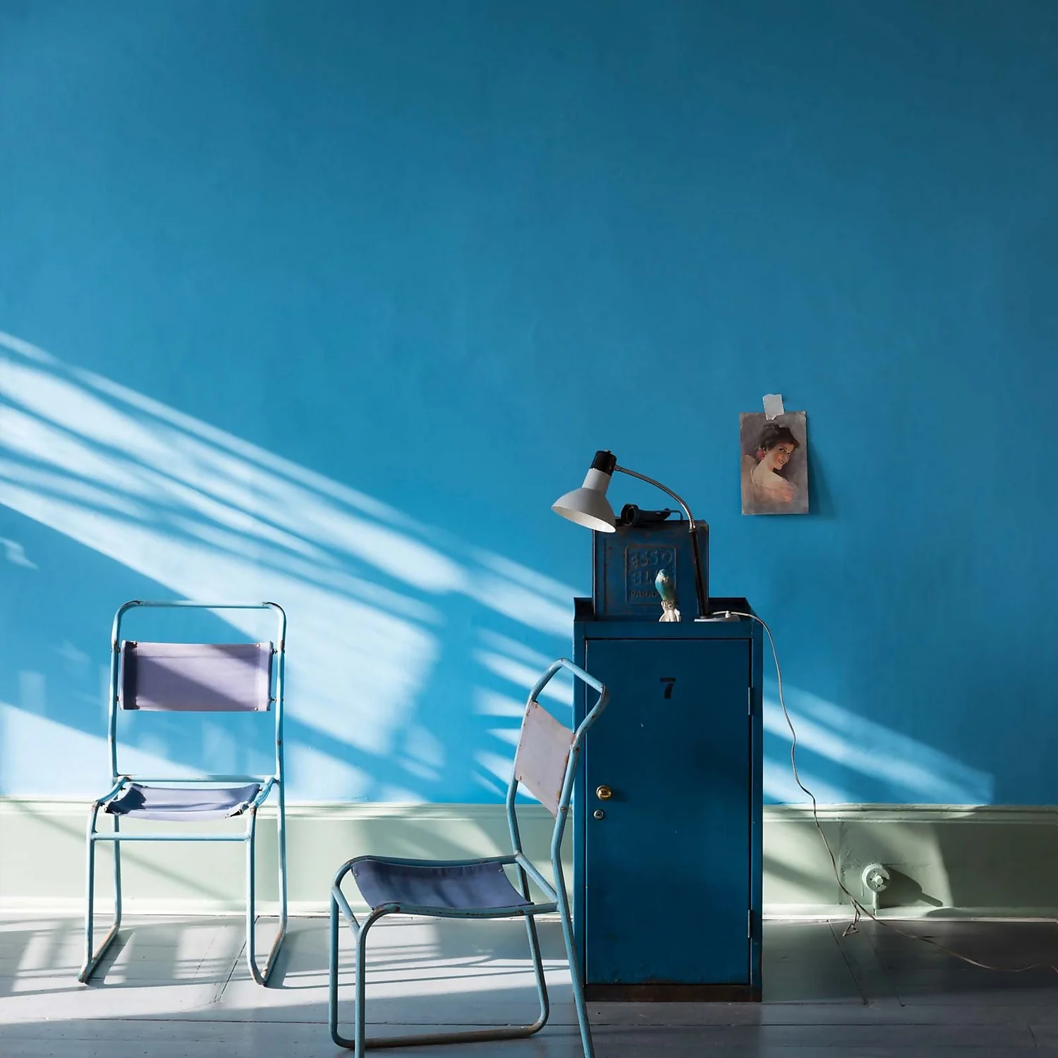 Farrow & Ball Full Gloss Paint St Giles Blue - 750ml 6 Farrow & Ball Full Gloss Paint St Giles Blue - 750ml - Image 4