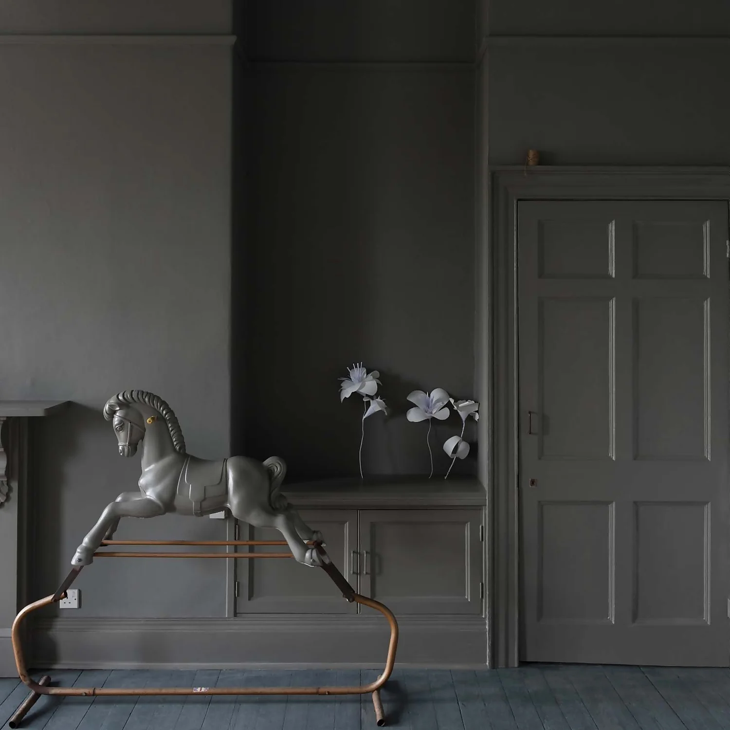 Farrow & Ball Full Gloss Paint Mole's Breath - 2.5L 6 Farrow & Ball Full Gloss Paint Mole's Breath - 2.5L - Image 4