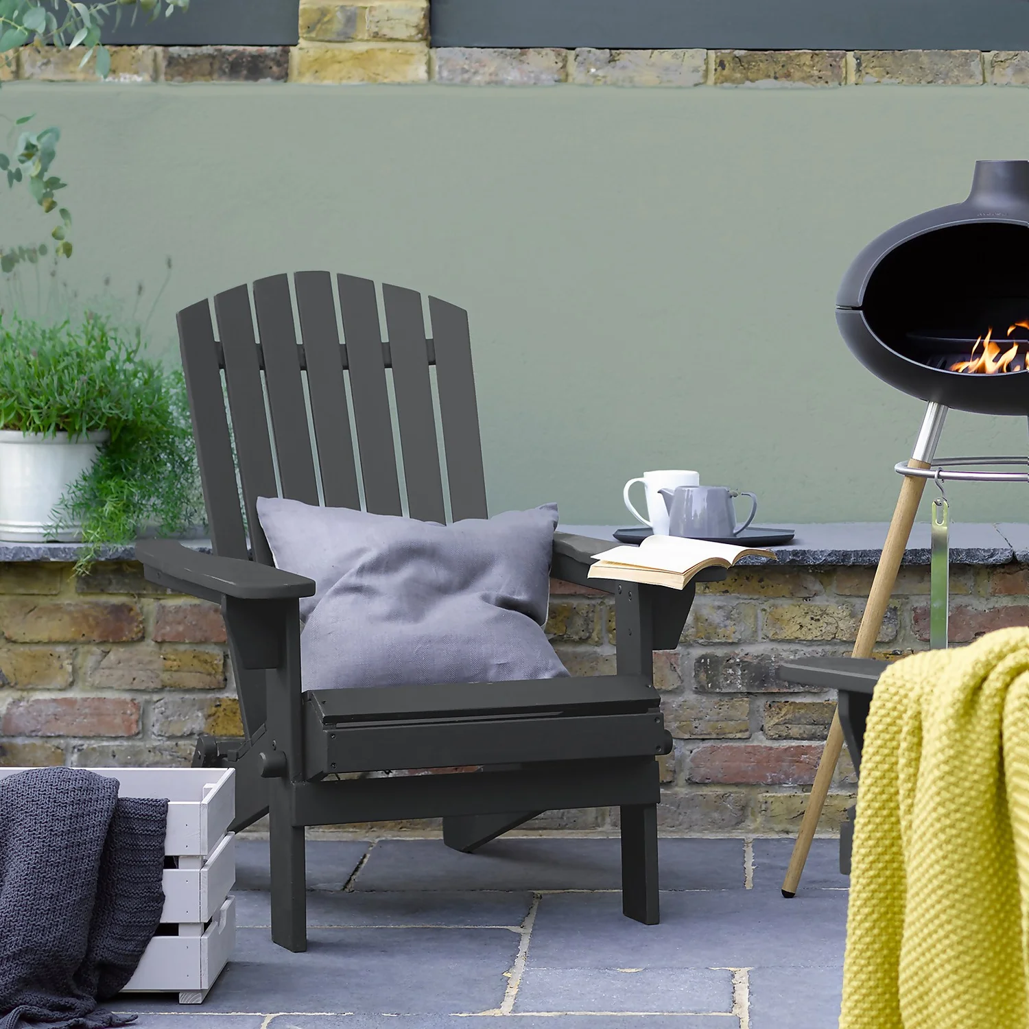 Sandtex® Exterior 10 Year Gloss Paint Smokey Grey - 750ml 6 Sandtex® Exterior 10 Year Gloss Paint Smokey Grey - 750ml - Image 4