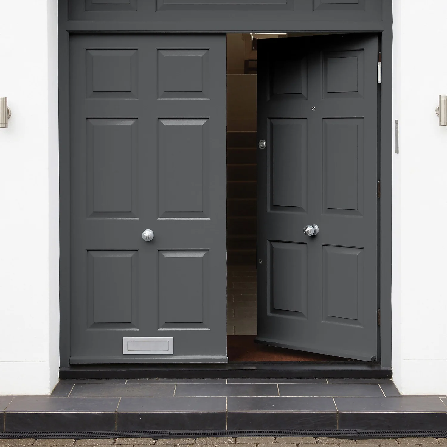 Sandtex® Exterior 10 Year Gloss Paint Smokey Grey - 750ml 7 Sandtex® Exterior 10 Year Gloss Paint Smokey Grey - 750ml - Image 5