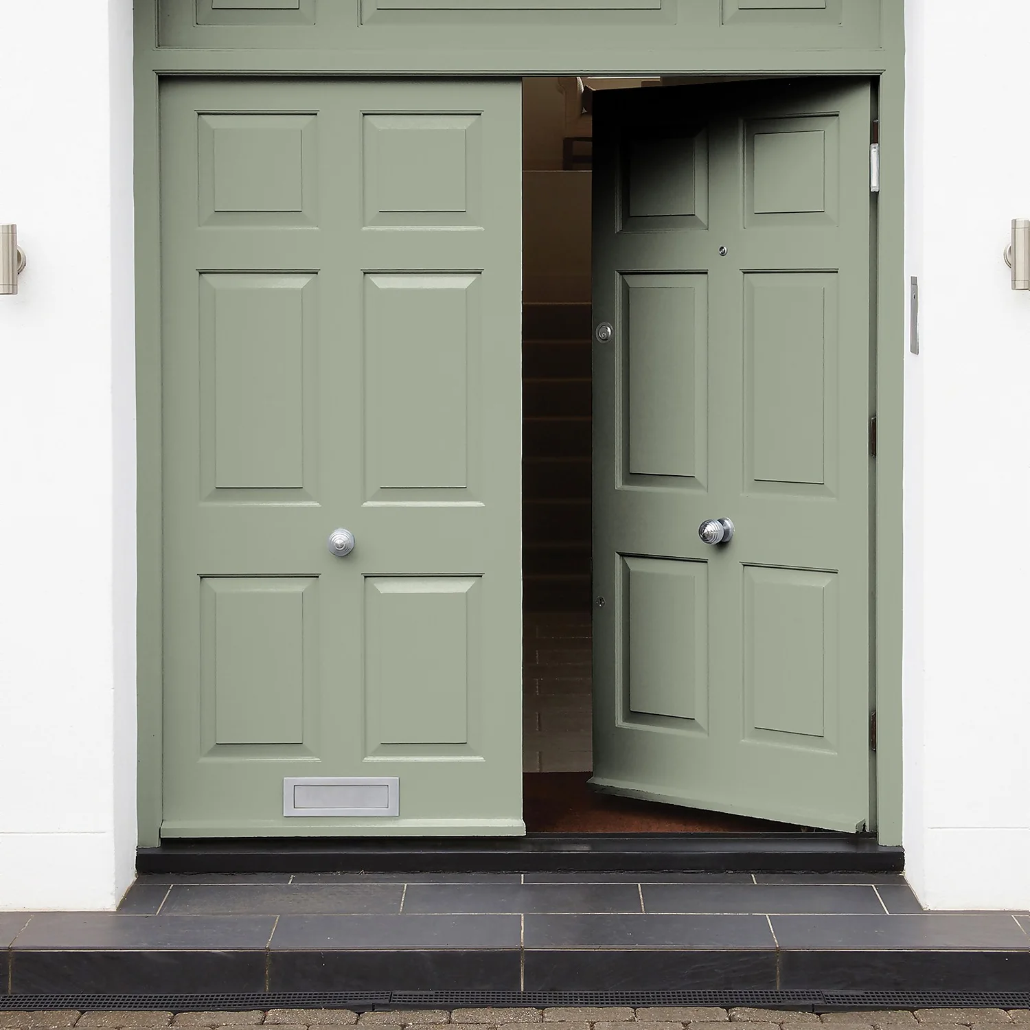 Sandtex® Exterior 10 Year Satin Paint Bay Tree - 750ml 4 Sandtex® Exterior 10 Year Satin Paint Bay Tree - 750ml - Image 2