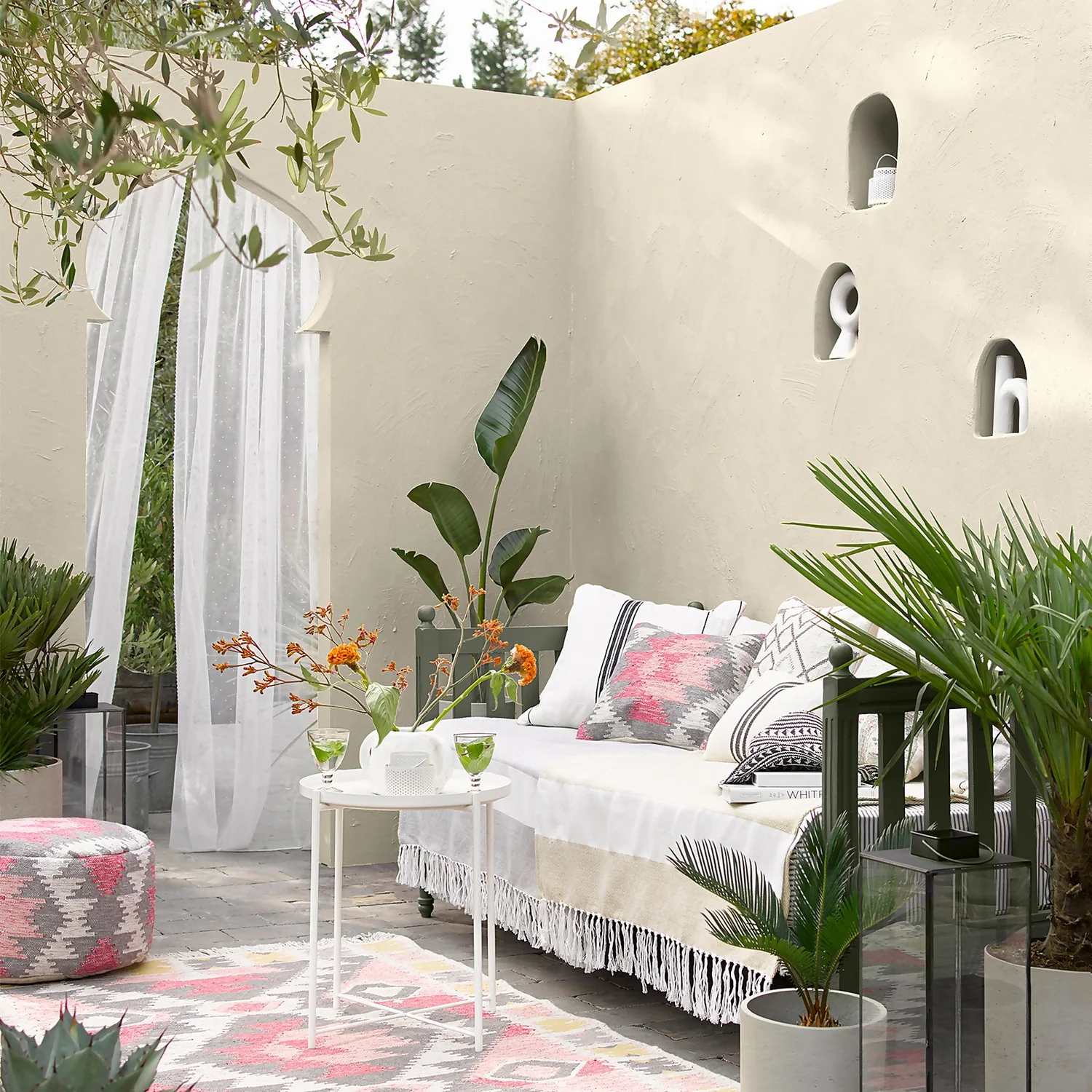 Sandtex® Ultra Smooth Masonry Paint Ivory Stone - 5L 5 Sandtex® Ultra Smooth Masonry Paint Ivory Stone - 5L - Image 3