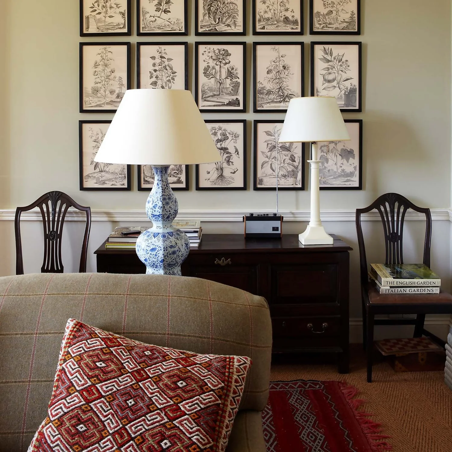 Farrow & Ball Full Gloss Paint Bone - 750ml 6 Farrow & Ball Full Gloss Paint Bone - 750ml - Image 4