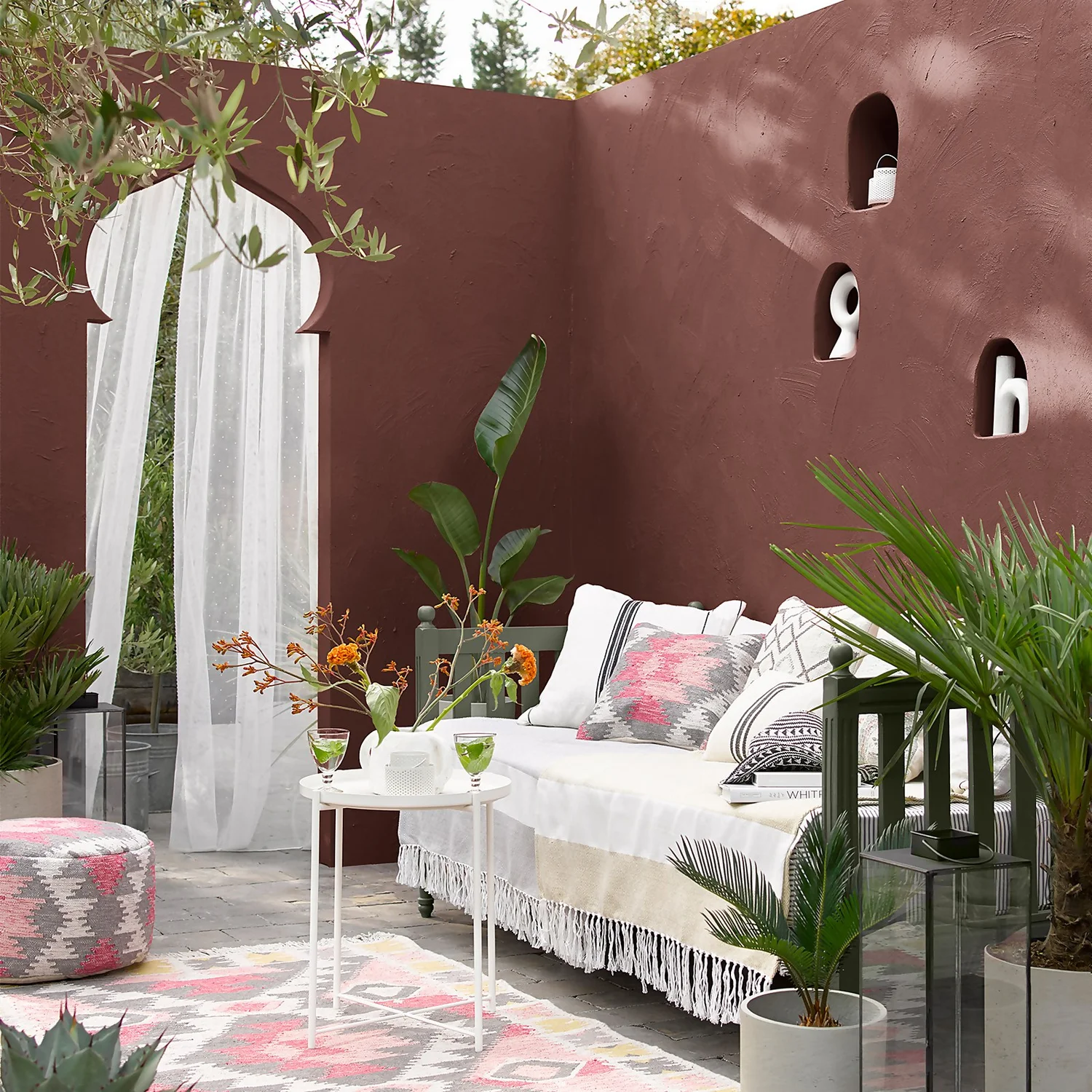 Sandtex® Ultra Smooth Masonry Paint Brick Red - 1L 5 Sandtex® Ultra Smooth Masonry Paint Brick Red - 1L - Image 3