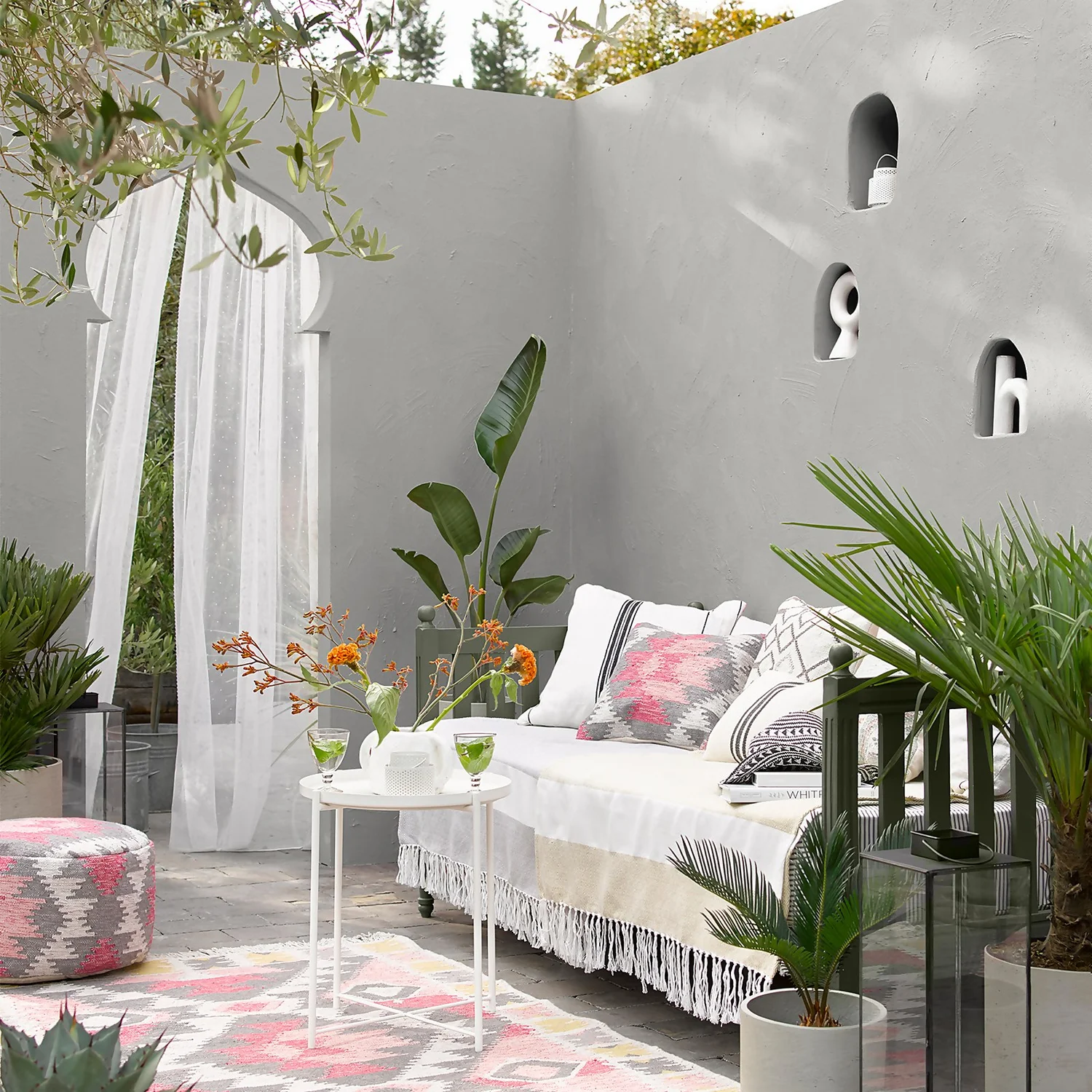 Sandtex Ultra Smooth Masonry Paint - Light Grey - 150ml 5 Sandtex Ultra Smooth Masonry Paint - Light Grey - 150ml - Image 3