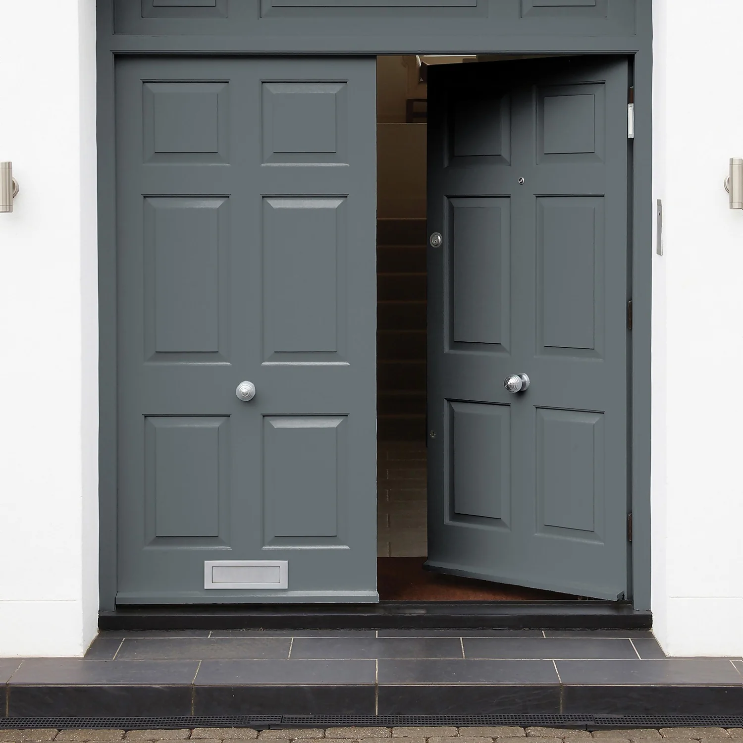 Sandtex® Rapid Dry Satin Paint Seclusion - 750ml 4 Sandtex® Rapid Dry Satin Paint Seclusion - 750ml - Image 2