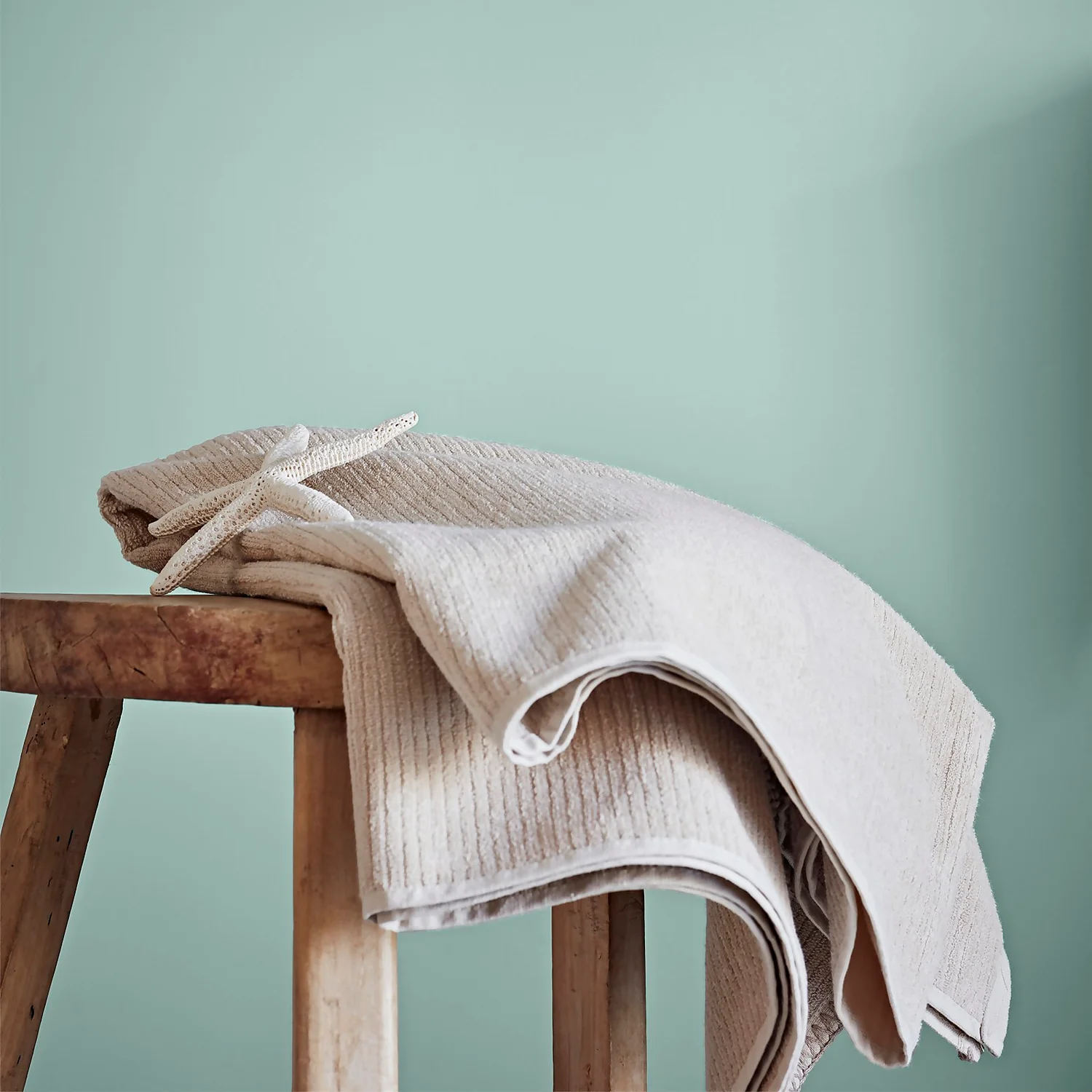 Crown Breatheasy Bathroom Mid Sheen Paint Soft Duck Egg - Tester 40ml 5 Crown Breatheasy Bathroom Mid Sheen Paint Soft Duck Egg - Tester 40ml - Image 3