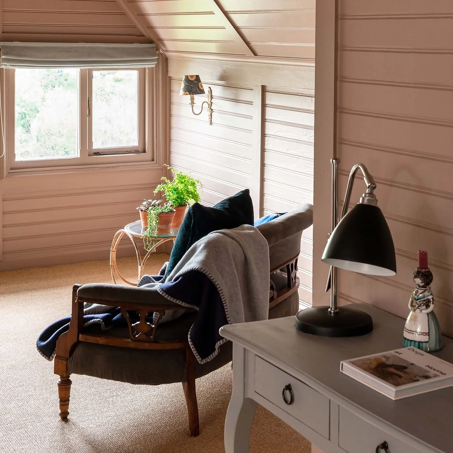 Farrow & Ball Full Gloss Paint Dead Salmon - 750ml 4 Farrow & Ball Full Gloss Paint Dead Salmon - 750ml - Image 2