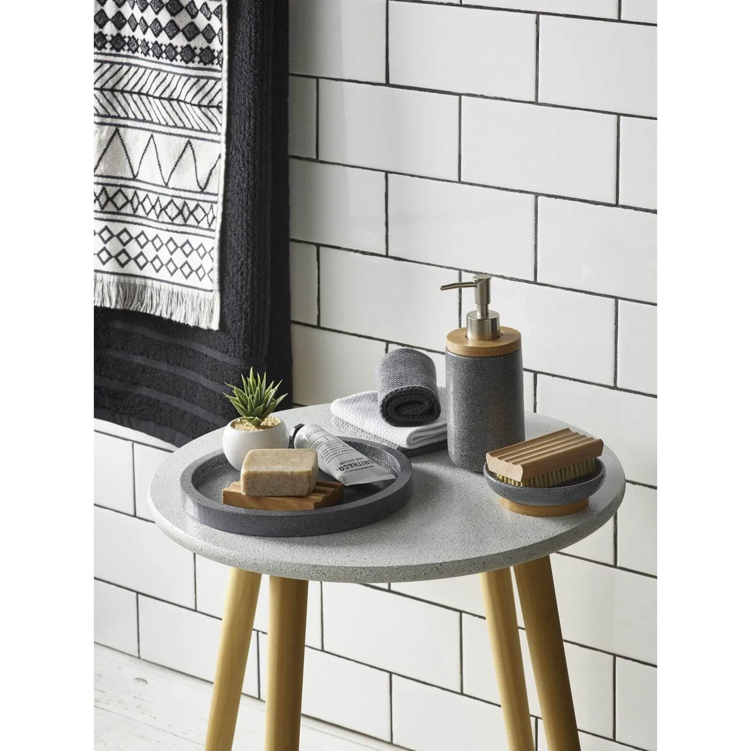 Craig & Rose Artisan Granite Spray Paint - Dark Grey - 400ml 5 Craig & Rose Artisan Granite Spray Paint - Dark Grey - 400ml - Image 3