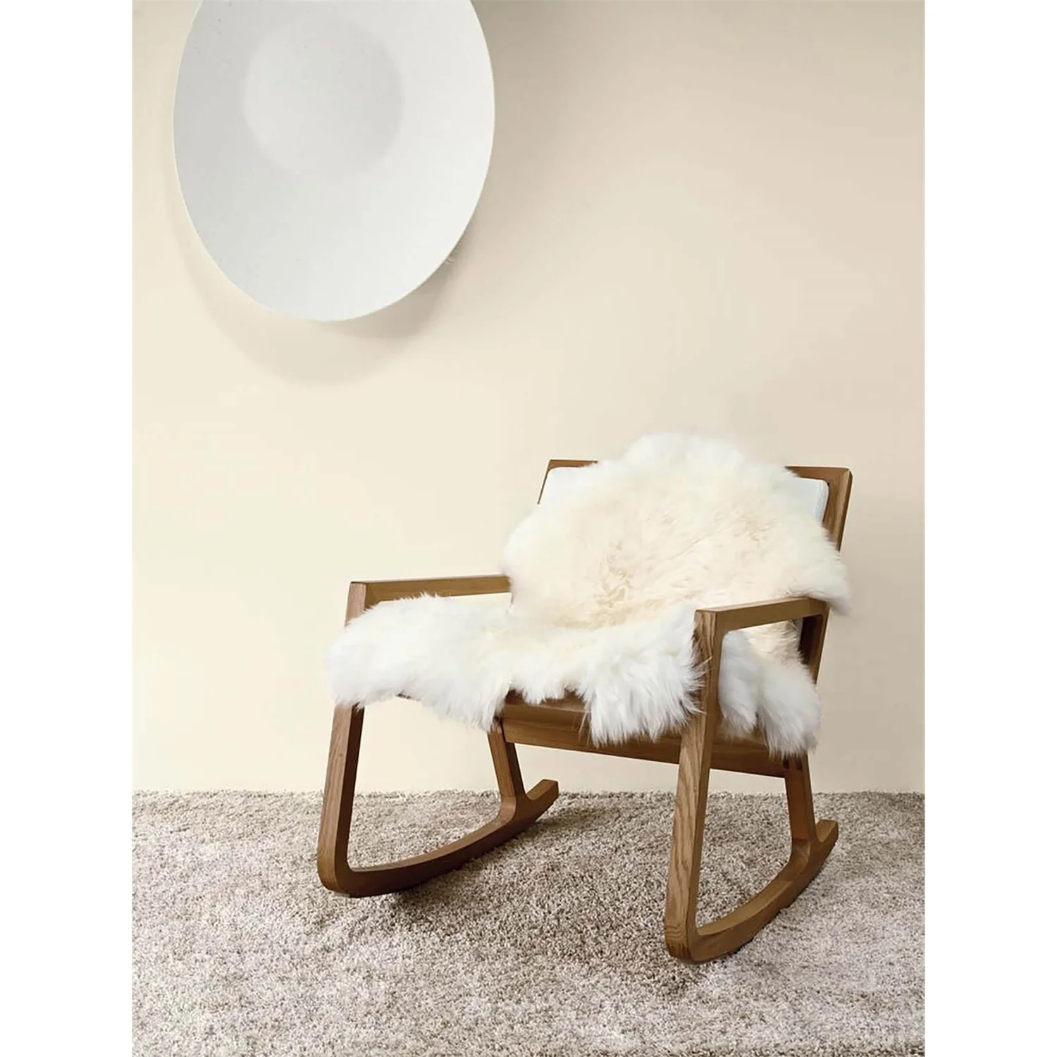 Dulux Natural Hints Silk Emulsion Paint Nutmeg White - 2.5L 4 Dulux Natural Hints Silk Emulsion Paint Nutmeg White - 2.5L - Image 2