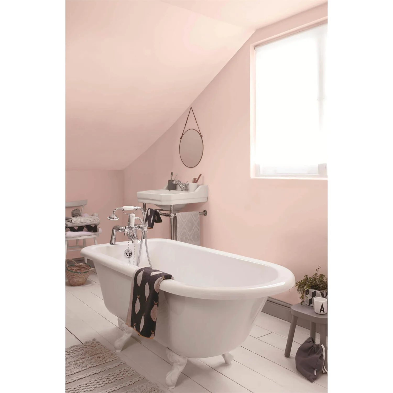 Dulux Easycare Bathroom Blush Pink Tester Paint - 30ml 5 Dulux Easycare Bathroom Blush Pink Tester Paint - 30ml - Image 3