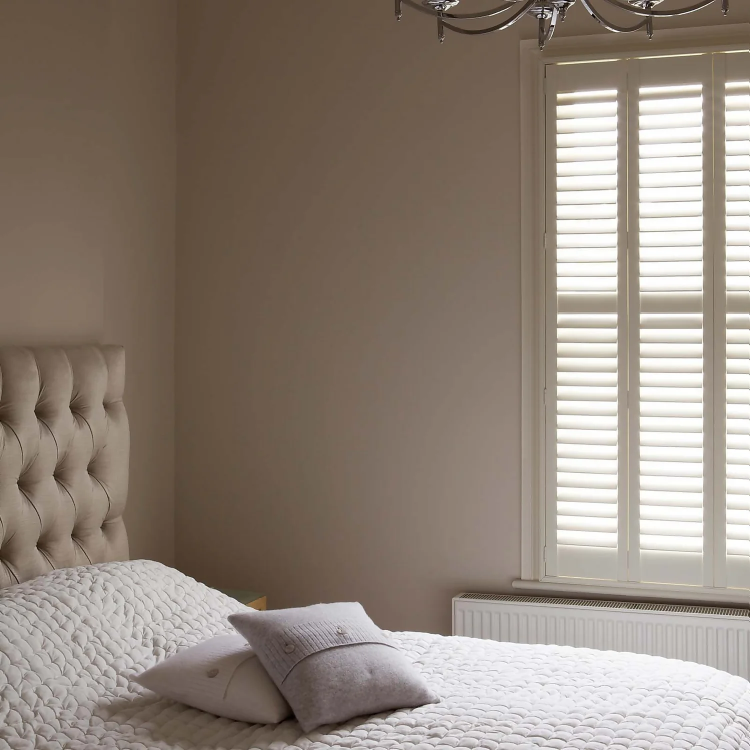 Farrow & Ball Full Gloss Paint Skimming Stone - 750ml 6 Farrow & Ball Full Gloss Paint Skimming Stone - 750ml - Image 4