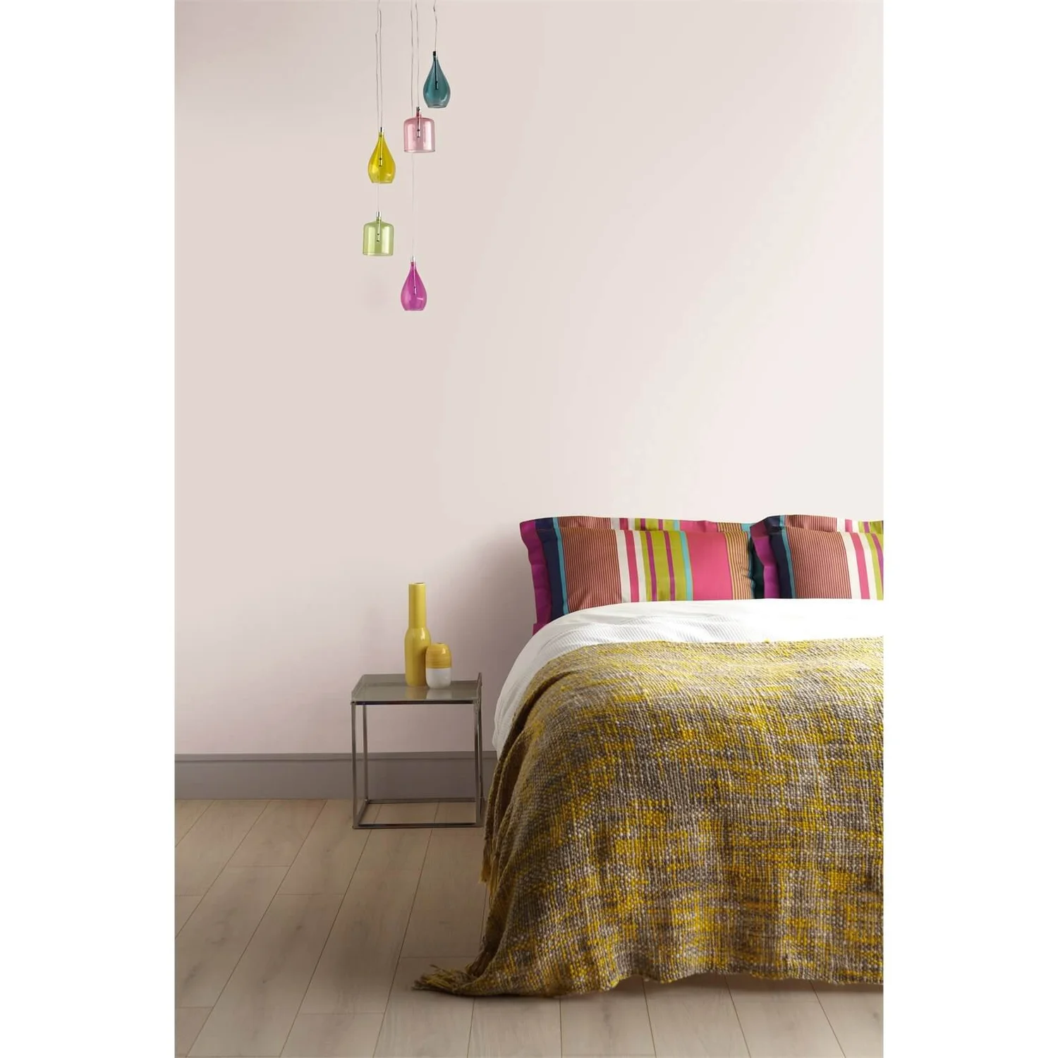 Crown Easyclean® Washable & Wipeable Multi Surface Matt Paint Spotlight® - 2.5L 4 Crown Easyclean® Washable & Wipeable Multi Surface Matt Paint Spotlight® - 2.5L - Image 2