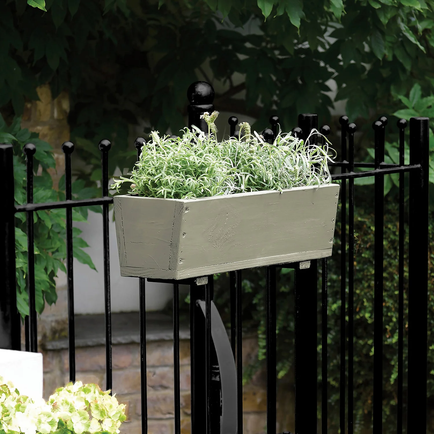 Sandtex® 10 Year Satin Paint Black - 2.5L 5 Sandtex® 10 Year Satin Paint Black - 2.5L - Image 3