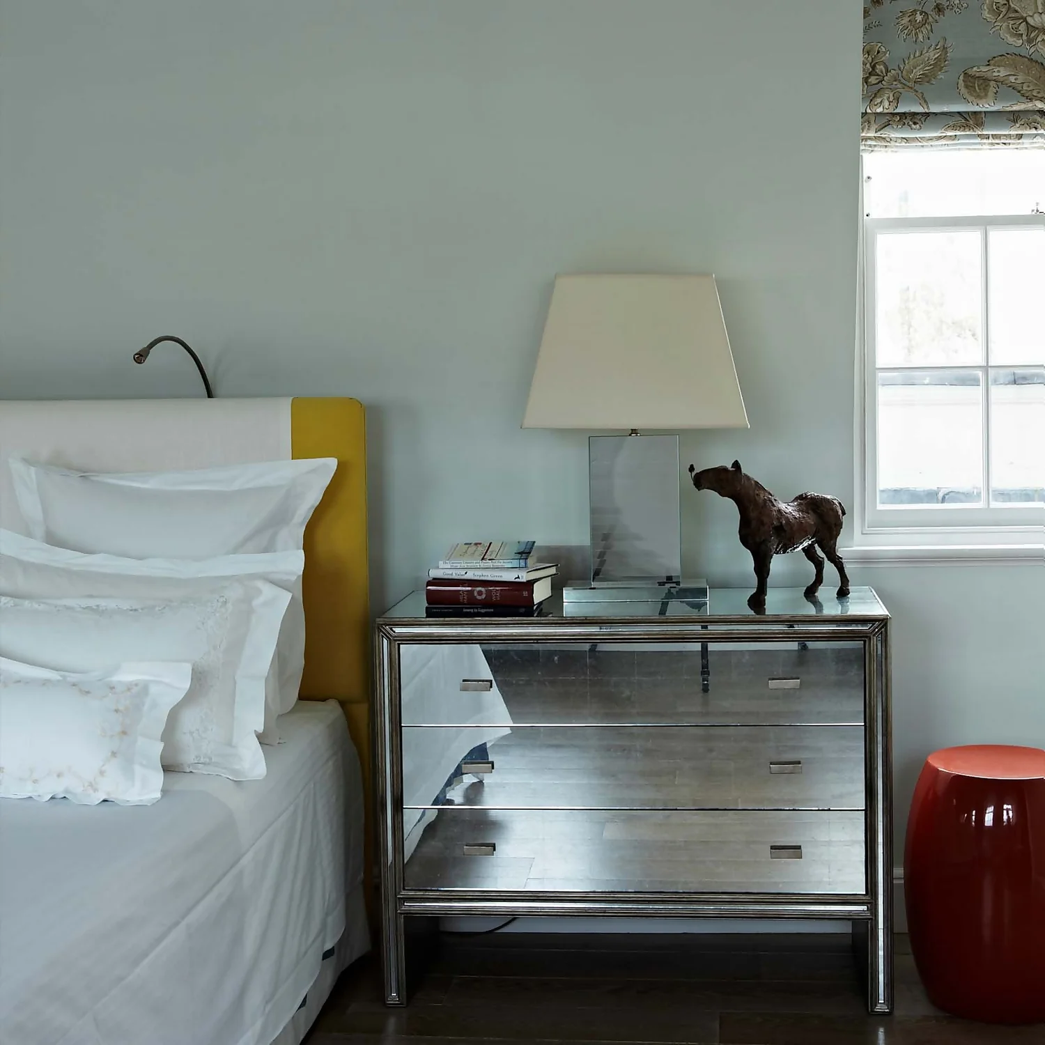 Farrow & Ball Full Gloss Paint Cabbage White - 750ml 6 Farrow & Ball Full Gloss Paint Cabbage White - 750ml - Image 4