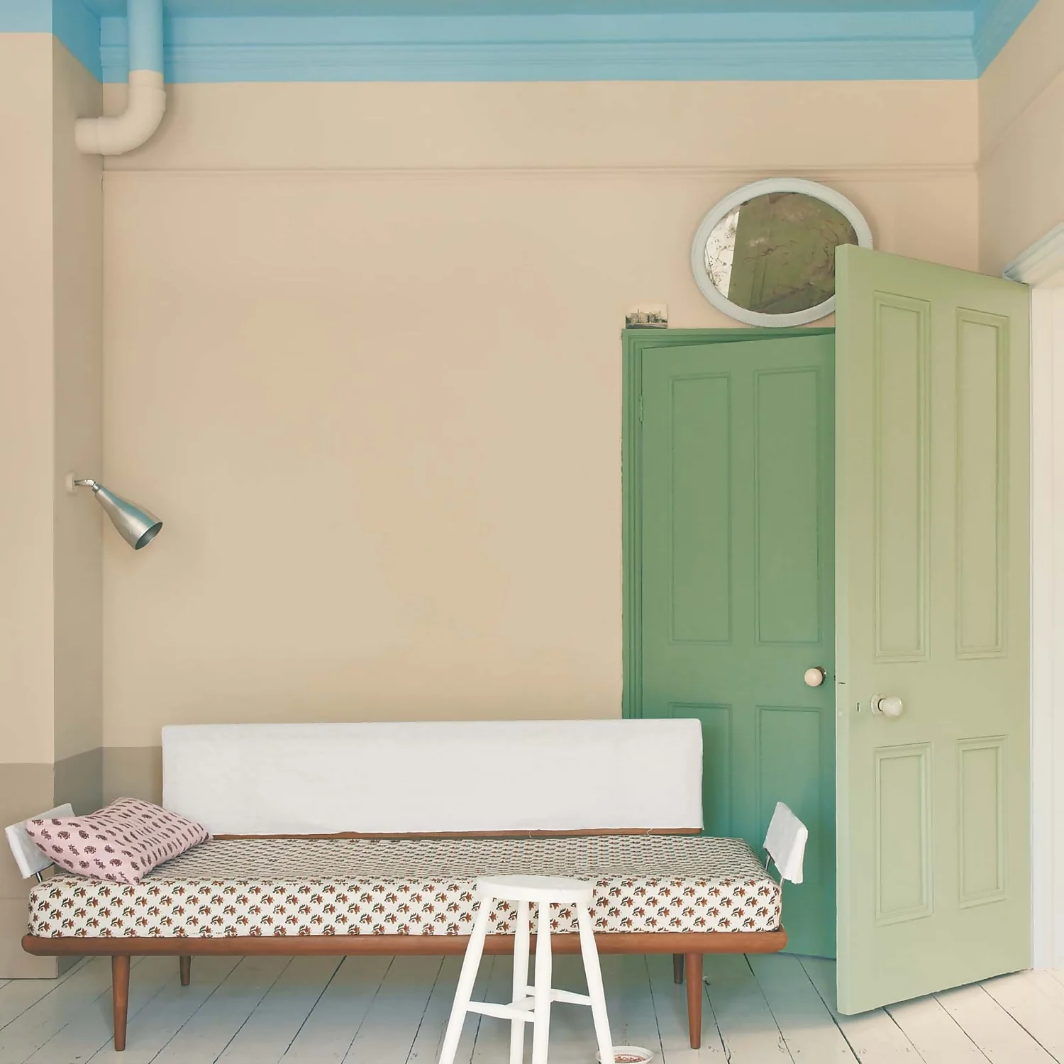 Farrow & Ball Full Gloss Paint Oxford Stone - 2.5L 6 Farrow & Ball Full Gloss Paint Oxford Stone - 2.5L - Image 4