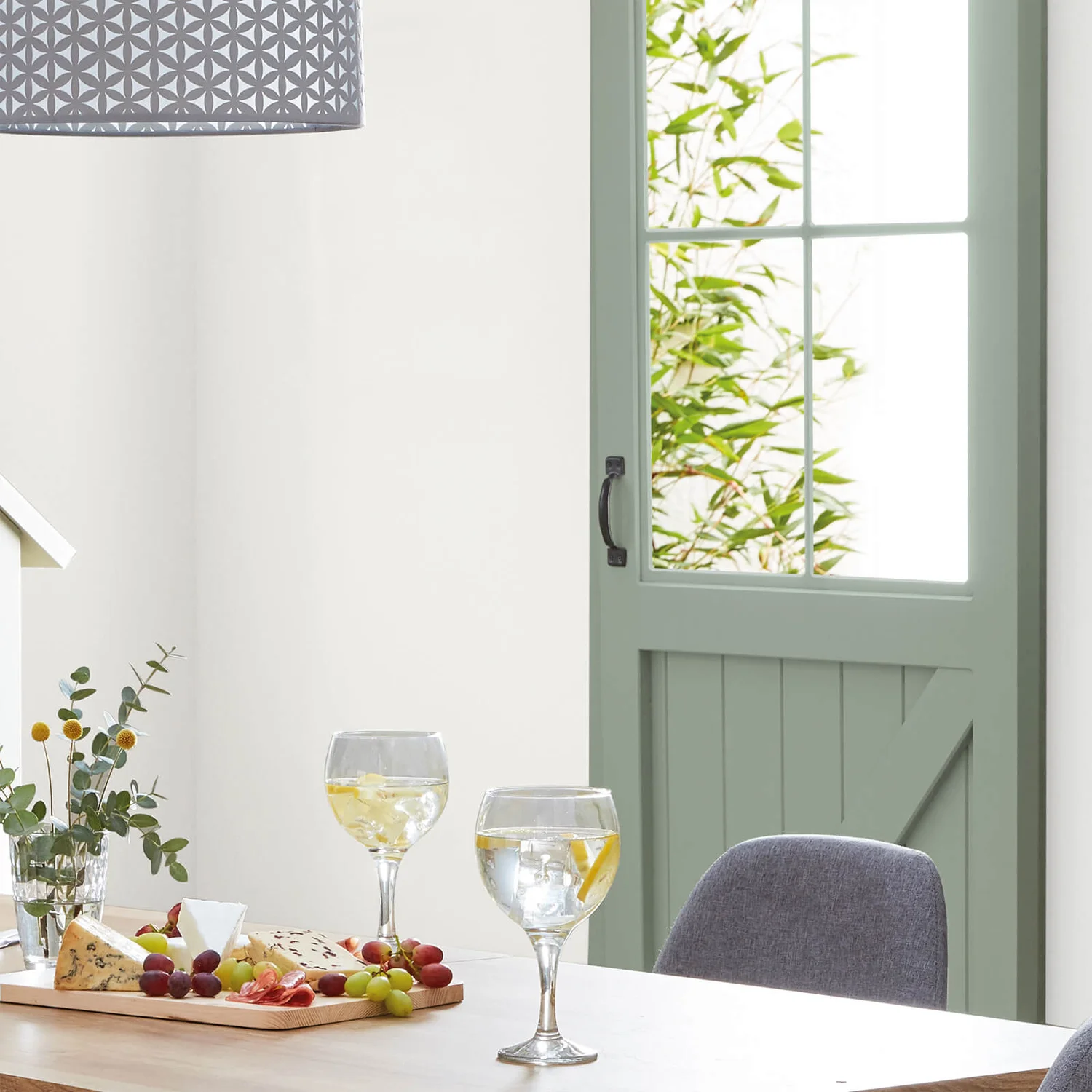 Homebase Interior Quick Dry Gloss Paint Silver Cloud - 750ml 4 Homebase Interior Quick Dry Gloss Paint Silver Cloud - 750ml - Image 3