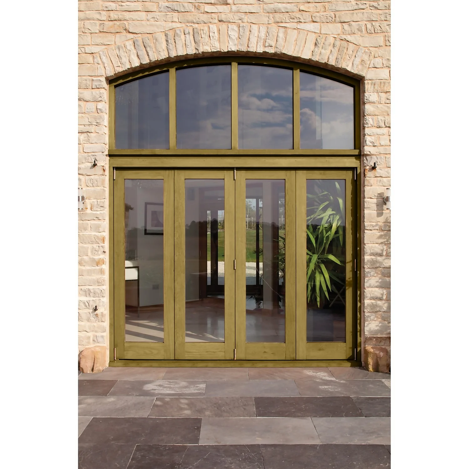 Ronseal 10 Year Woodstain Oak Satin - 2.5L 4 Ronseal 10 Year Woodstain Oak Satin - 2.5L - Image 2