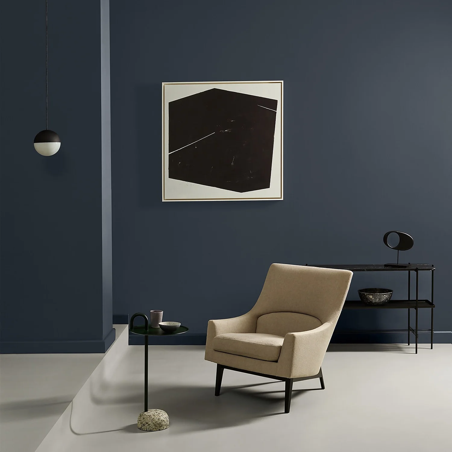 ELLE Decoration By Crown Flat Matt Paint Black Glass - 2.5L 4 ELLE Decoration By Crown Flat Matt Paint Black Glass - 2.5L - Image 2