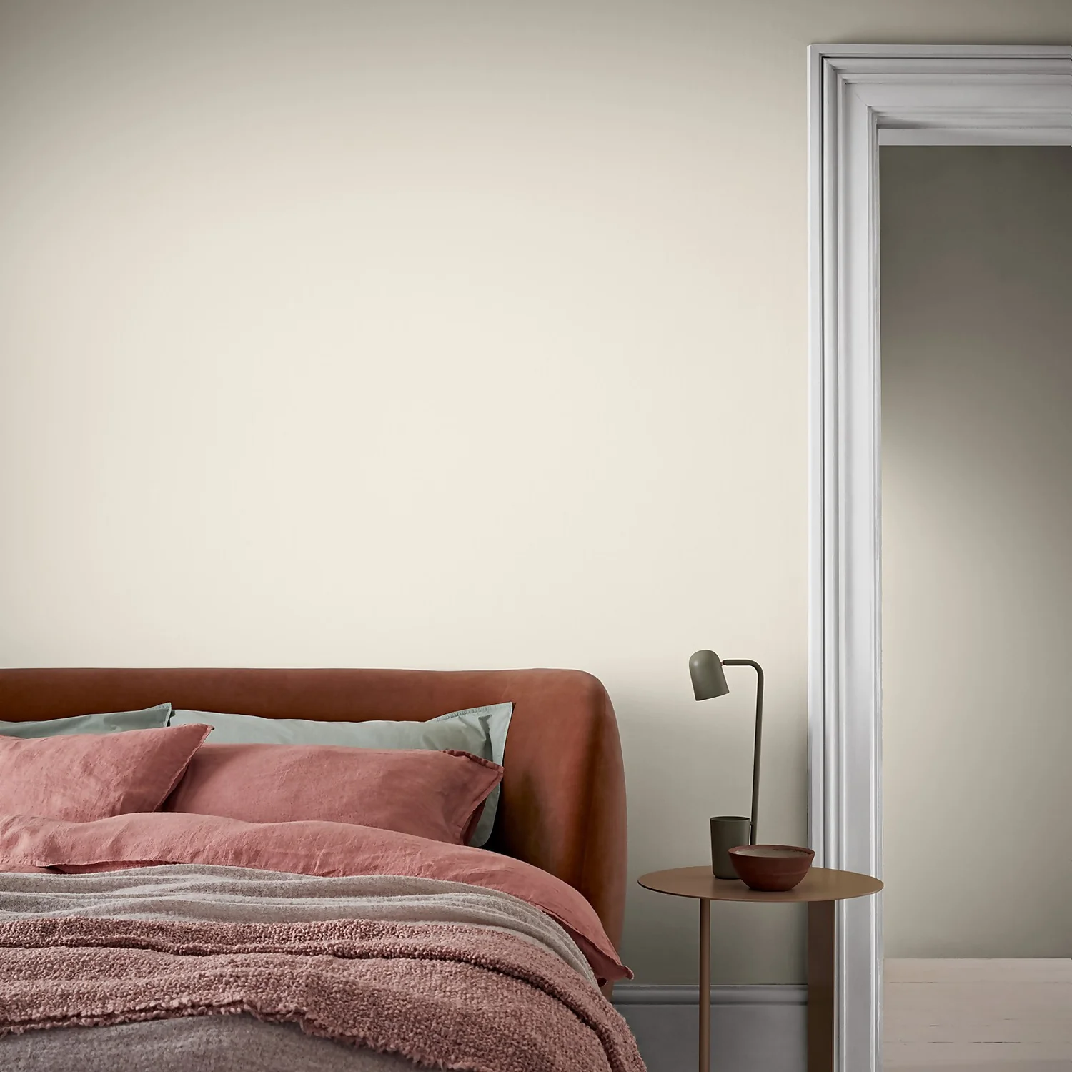 Crown Walls & Ceilings Matt Emulsion Paint Beige White - 2.5L 4 Crown Walls & Ceilings Matt Emulsion Paint Beige White - 2.5L - Image 2