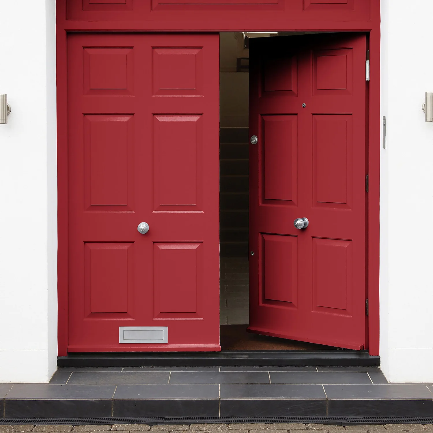 Sandtex® Exterior 10 Year Gloss Paint Pillar Box Red - 750ml 4 Sandtex® Exterior 10 Year Gloss Paint Pillar Box Red - 750ml - Image 2