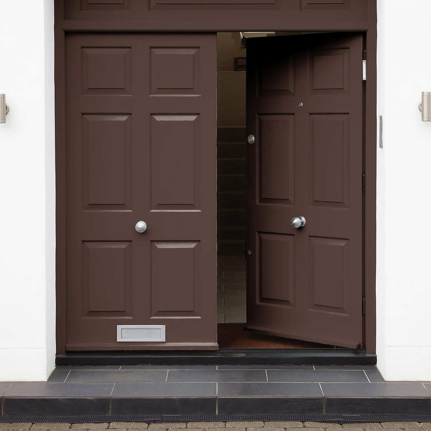 Sandtex® Exterior 10 Year Gloss Paint Chestnut Brown - 750ml 4 Sandtex® Exterior 10 Year Gloss Paint Chestnut Brown - 750ml - Image 2