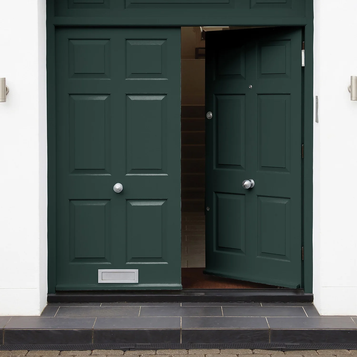 Sandtex® Exterior 10 Year Gloss Paint Racing Green -750ml 4 Sandtex® Exterior 10 Year Gloss Paint Racing Green -750ml - Image 2