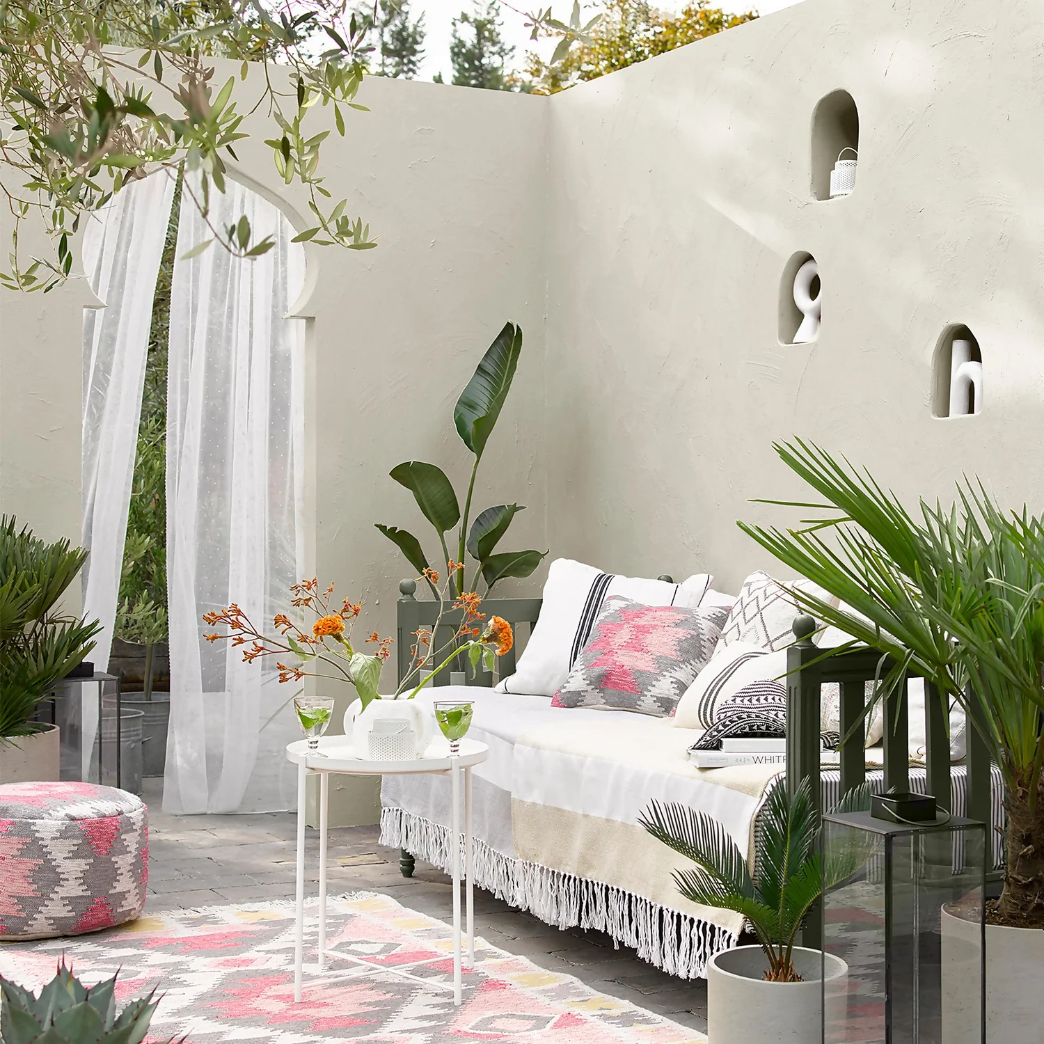 Sandtex Ultra Smooth Masonry Paint - Chalk Hill - 150ml 5 Sandtex Ultra Smooth Masonry Paint - Chalk Hill - 150ml - Image 3